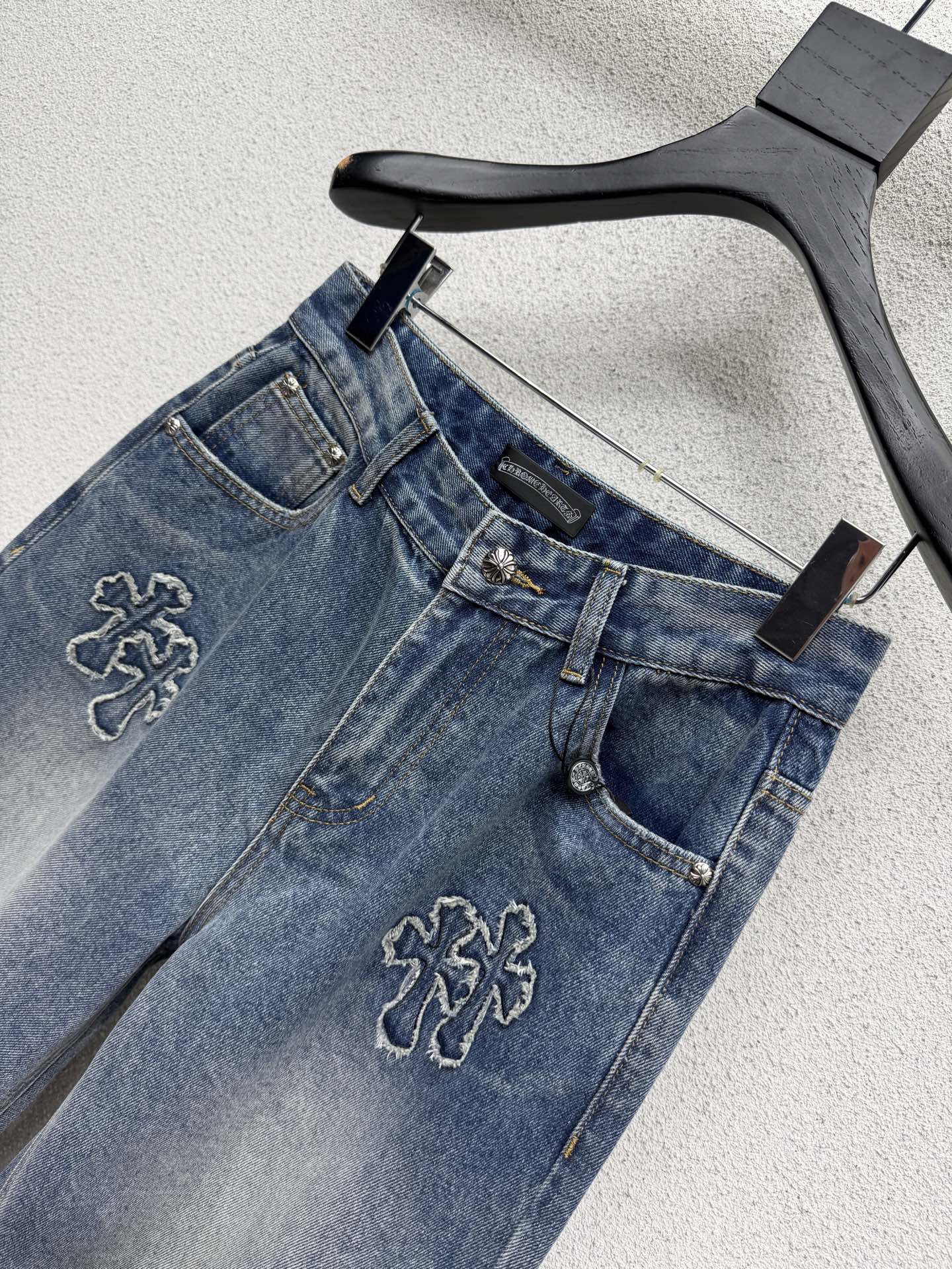 26NEW Heavy-duty Appliqué Embroidered Cross Straight-Leg Jeans