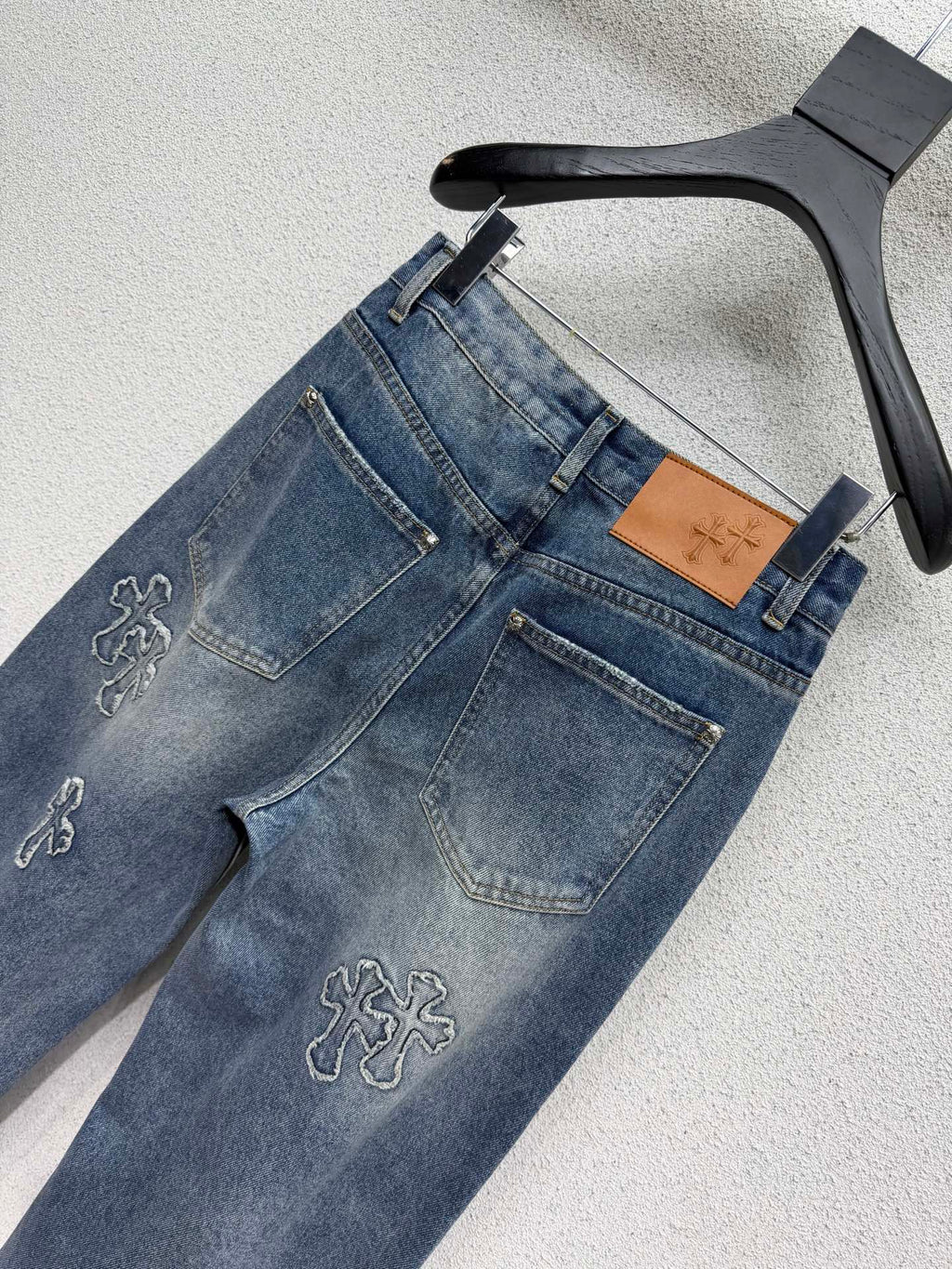 26NEW Heavy-duty Appliqué Embroidered Cross Straight-Leg Jeans