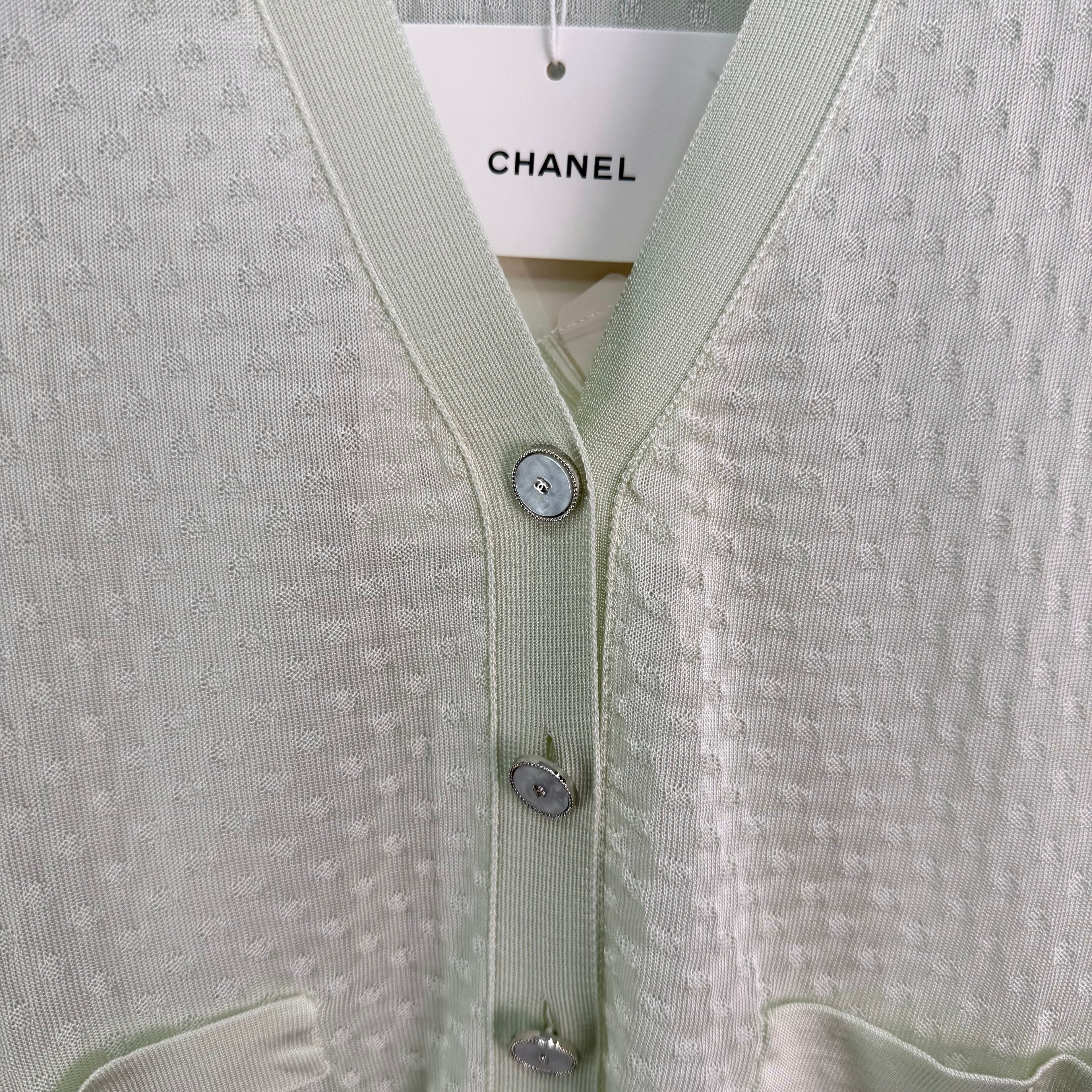 26NEW light green knitted cardigan