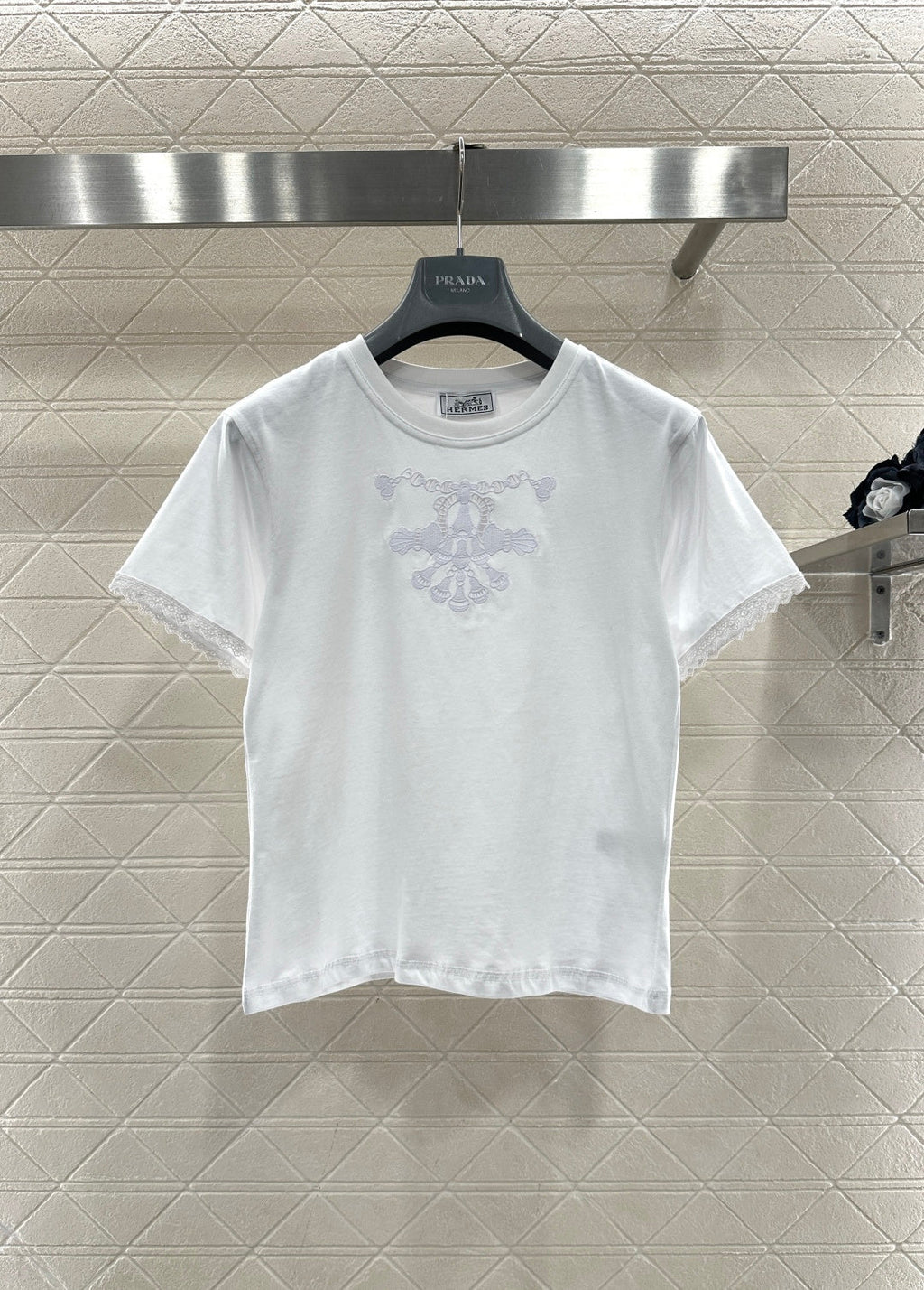 26NEW Hollow-out Embroidered Logo T-shirt