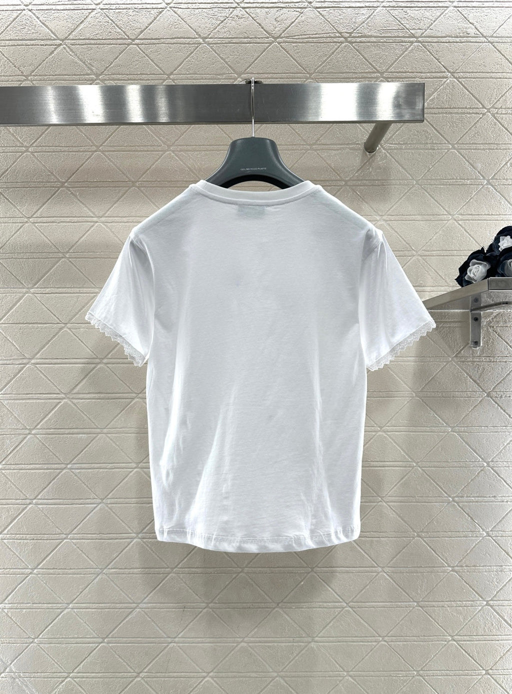 26NEW Hollow-out Embroidered Logo T-shirt