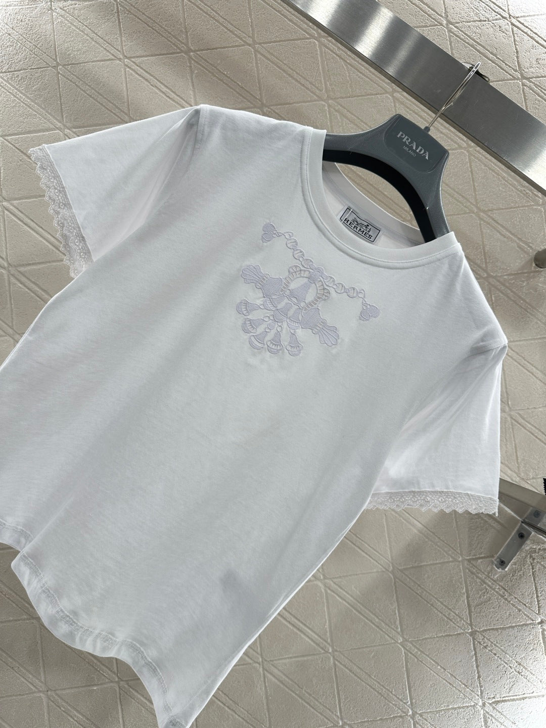 26NEW Hollow-out Embroidered Logo T-shirt
