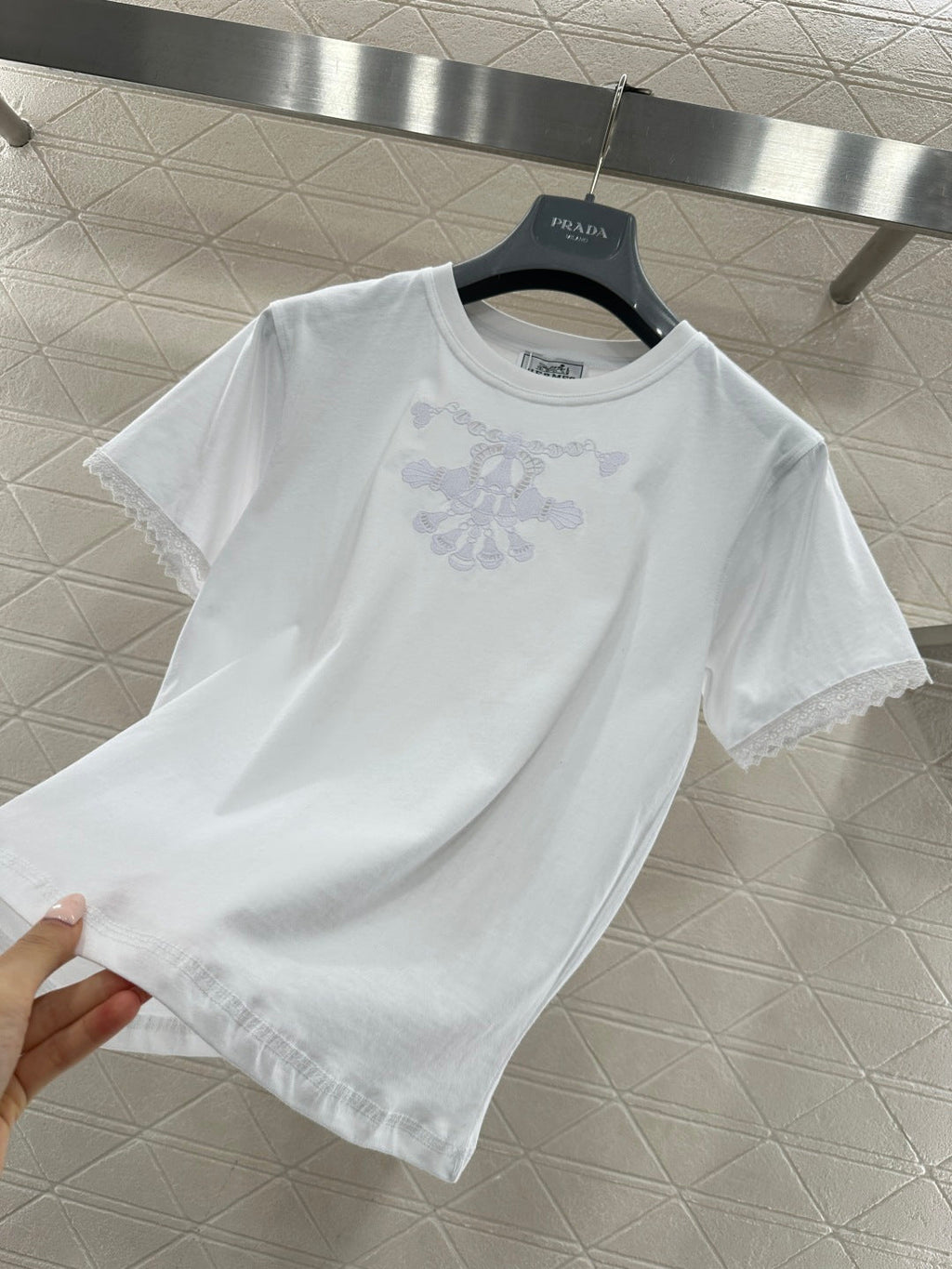 26NEW Hollow-out Embroidered Logo T-shirt