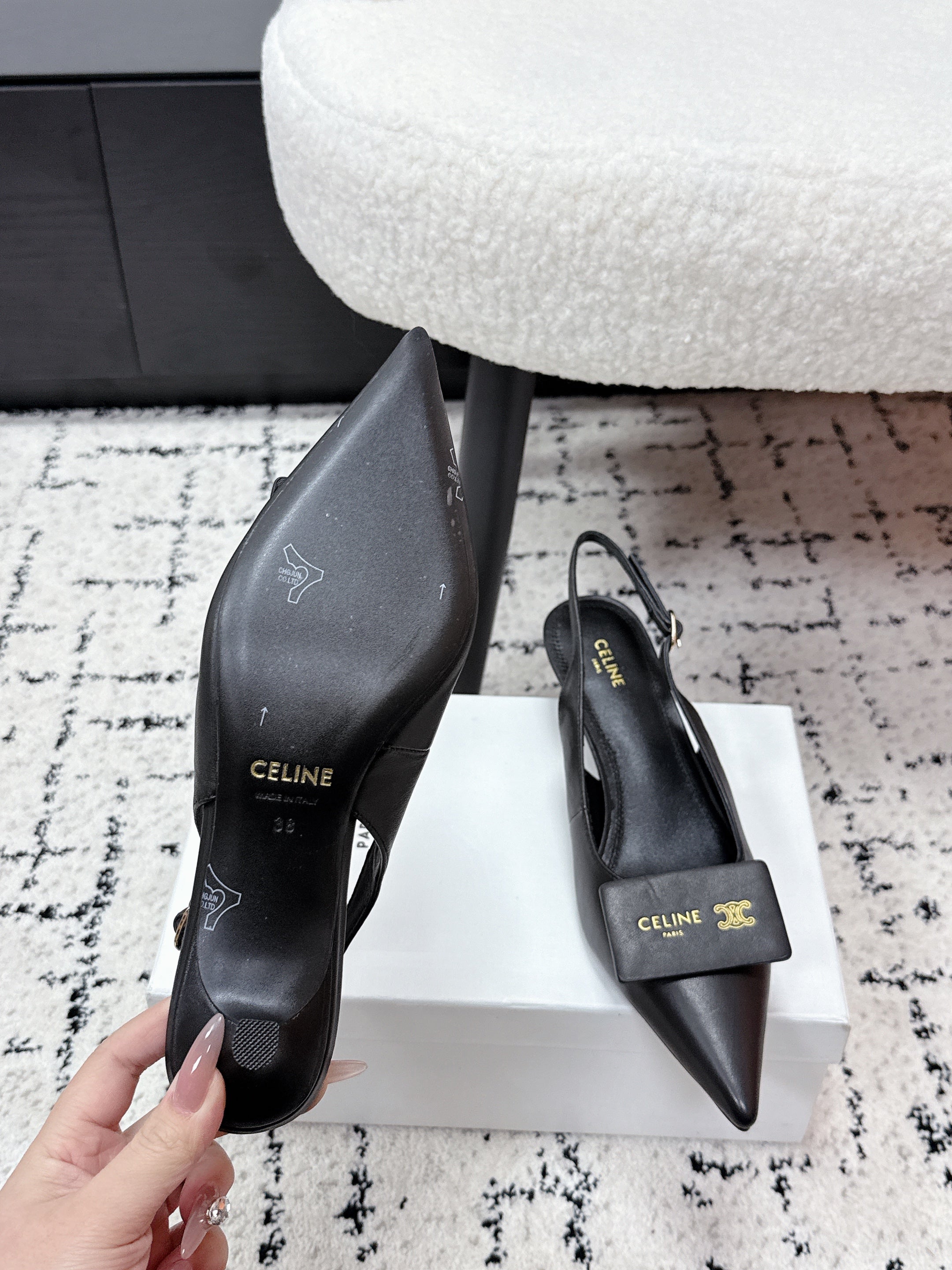 26NEW's signature open-toe buckle high heels