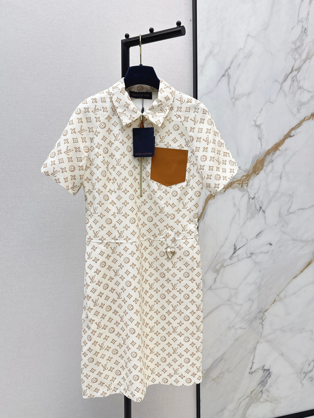 26NEW Printed Short-Sleeve Collared Dress