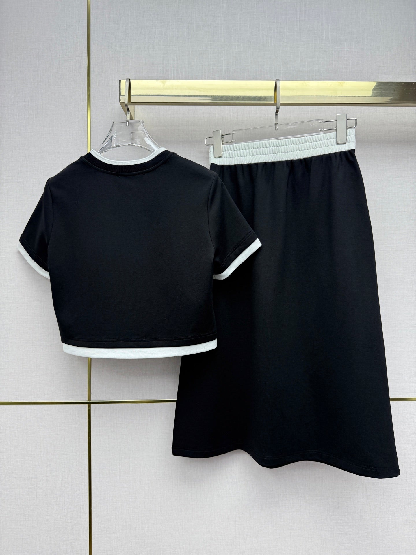 26NEW Short-sleeved T-shirt + Skirt Set