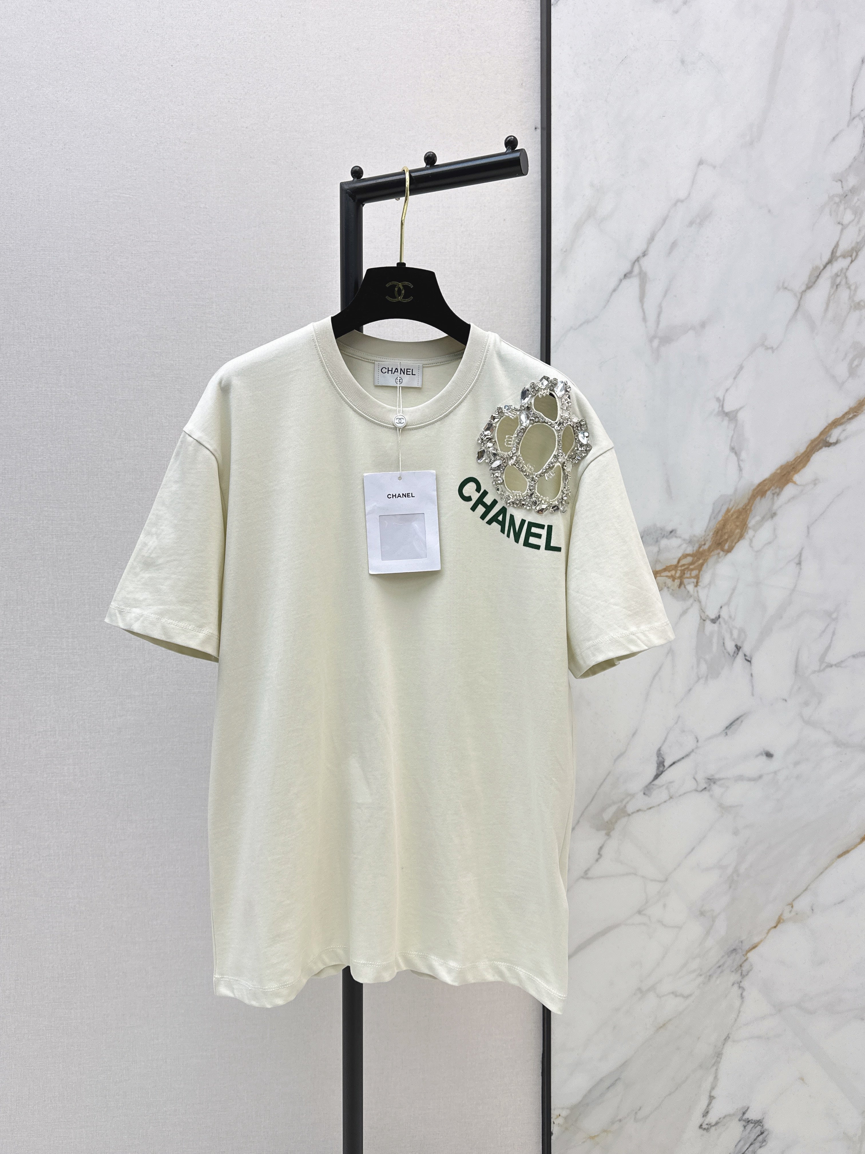 26NEW Floral Rhinestone Pattern Short-Sleeve T-Shirt