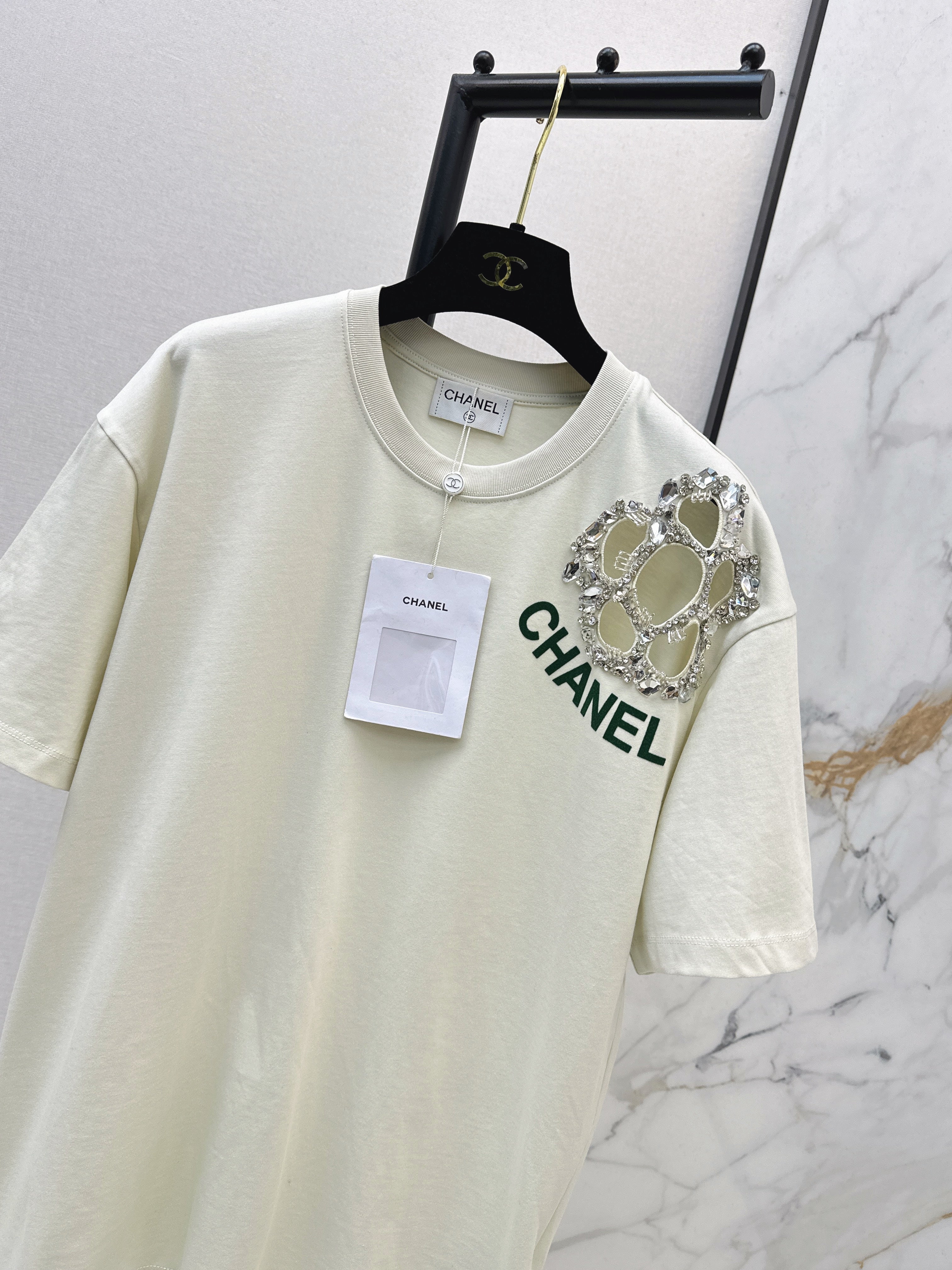 26NEW Floral Rhinestone Pattern Short-Sleeve T-Shirt