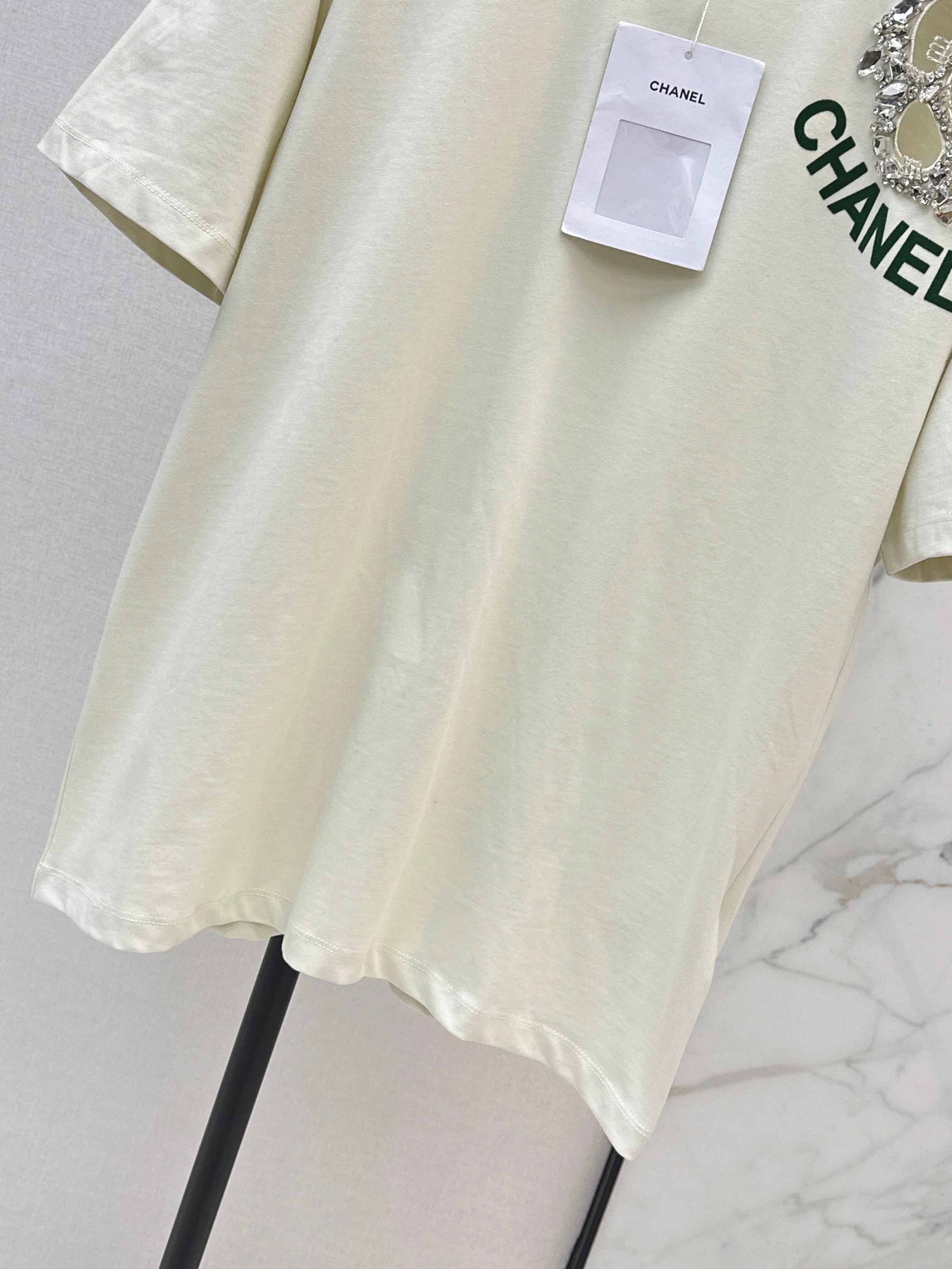 26NEW Floral Rhinestone Pattern Short-Sleeve T-Shirt