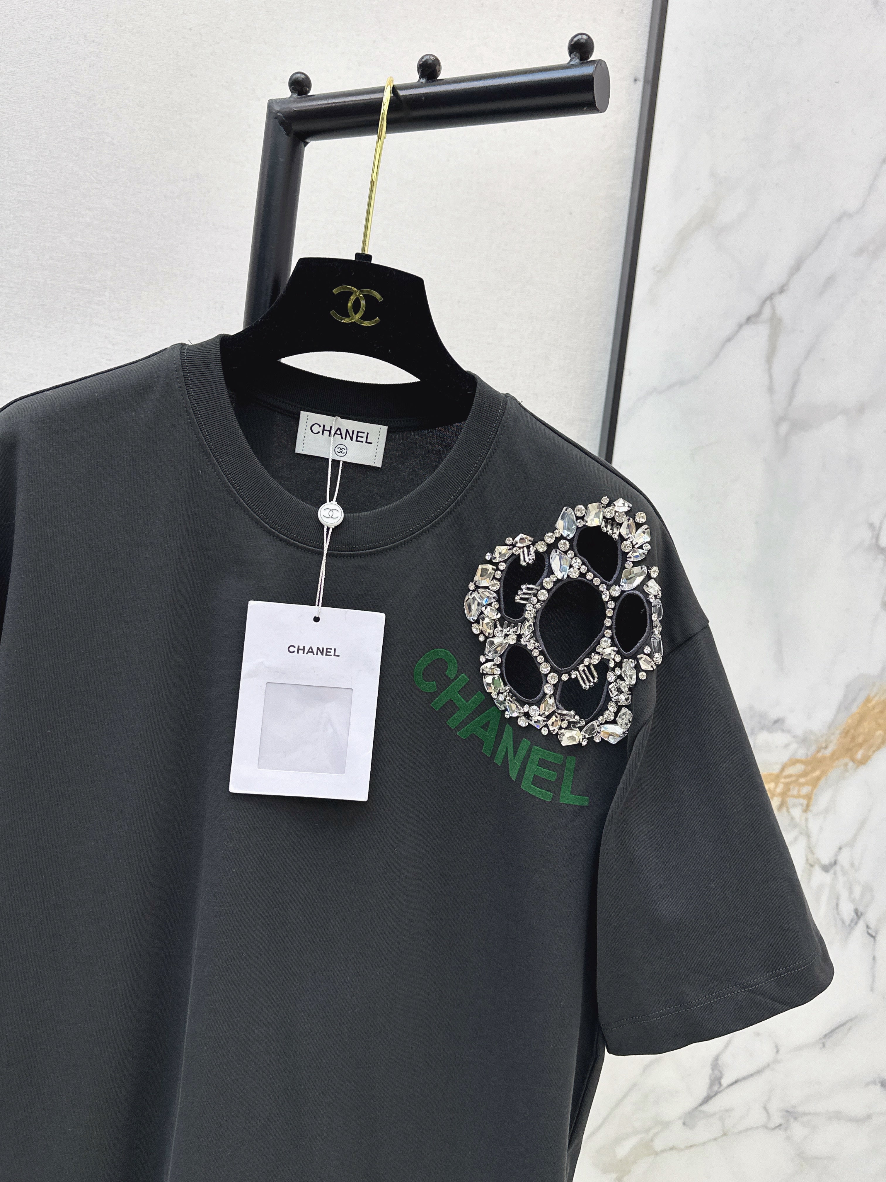 26NEW Floral Rhinestone Pattern Short-Sleeve T-Shirt