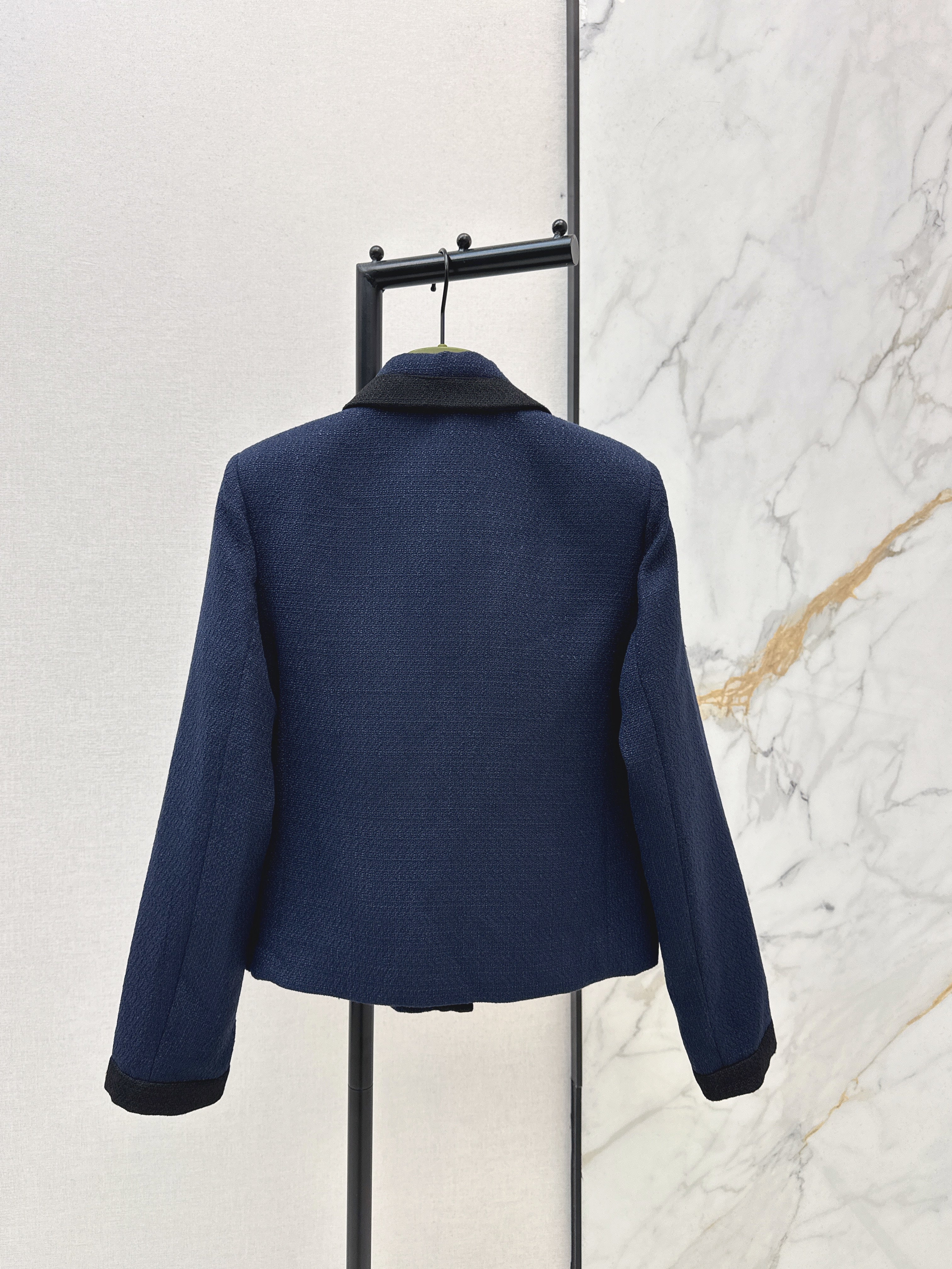 26NEW Color-Blocked Trim Elegant Suit