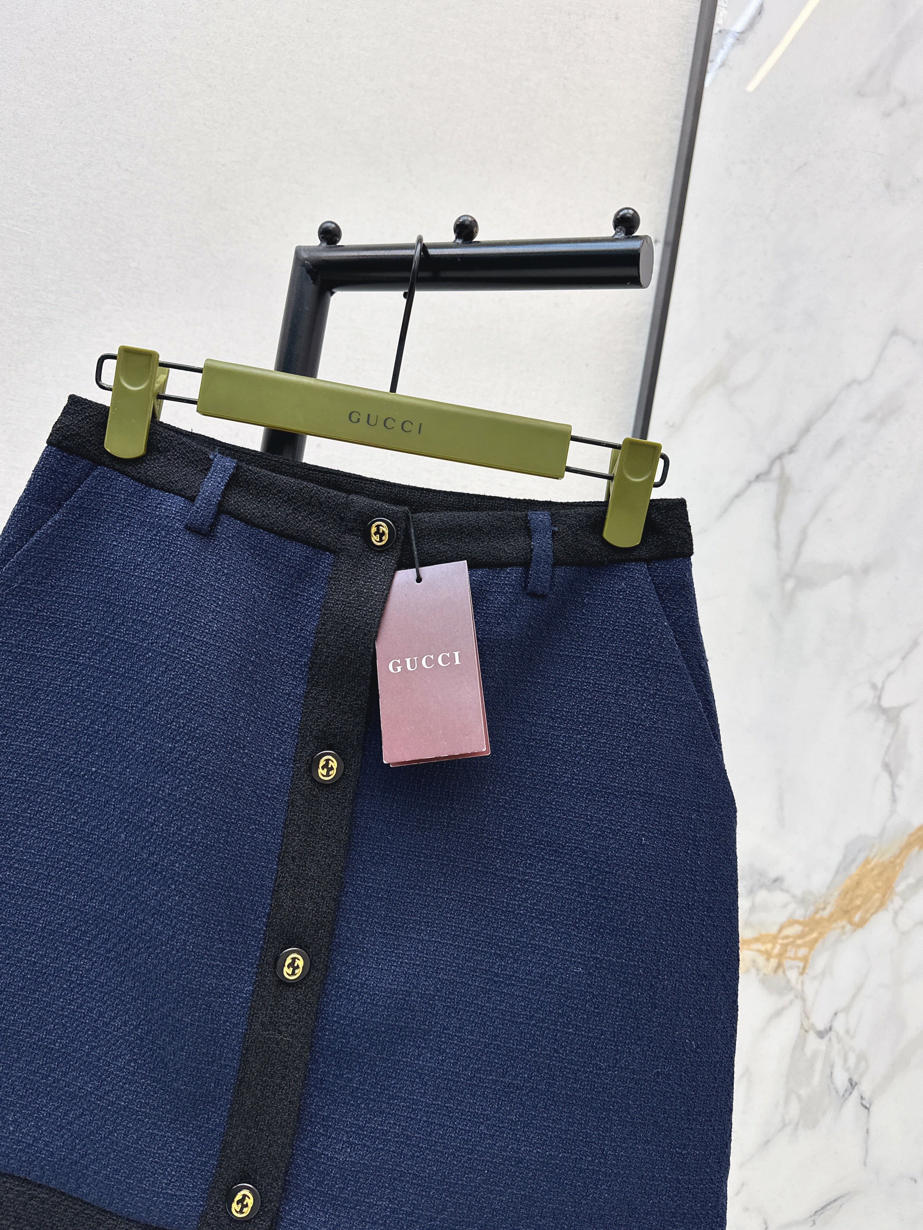26NEW Color-Blocked Trim Elegant Suit