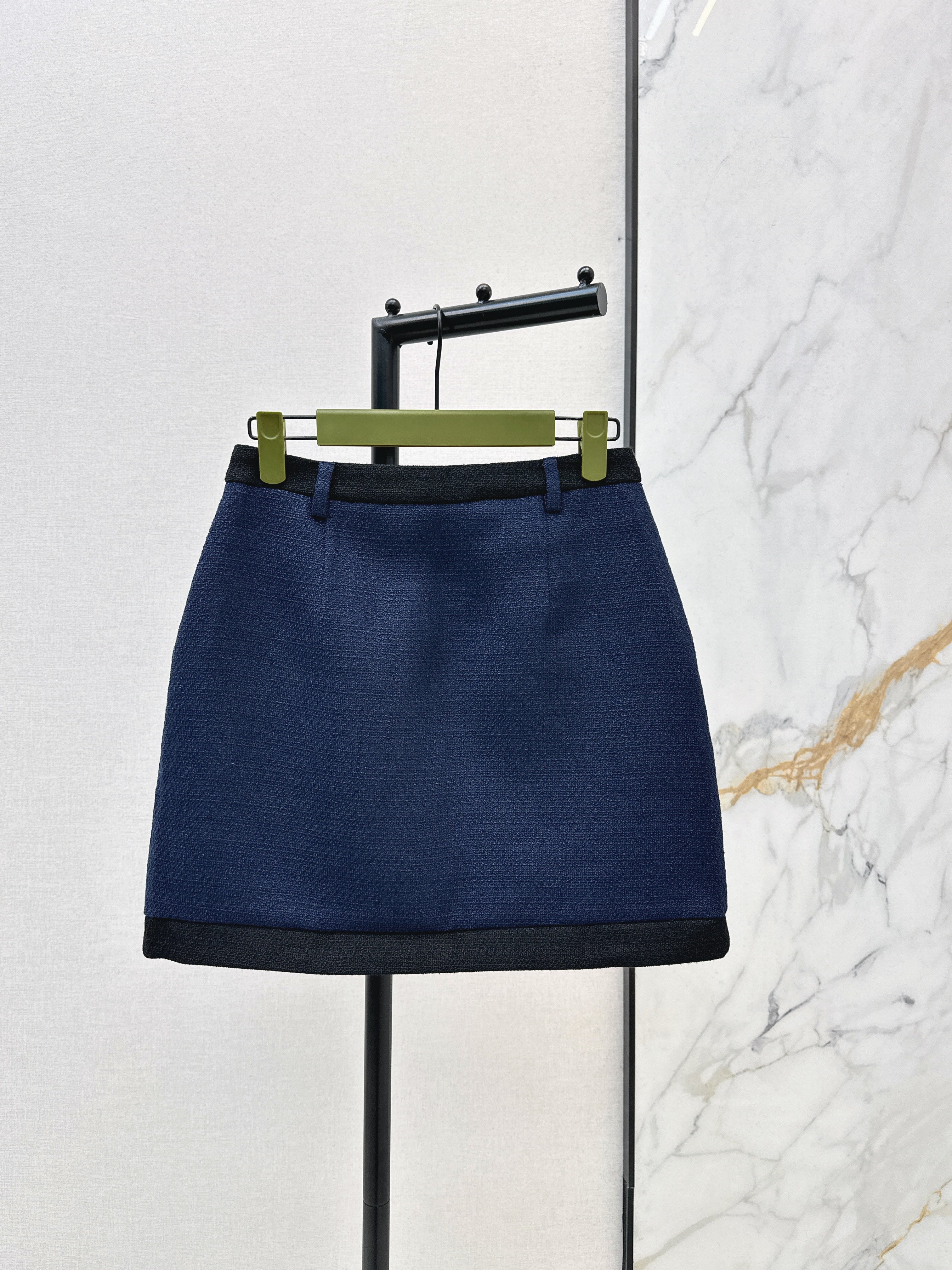 26NEW Color-Blocked Trim Elegant Suit