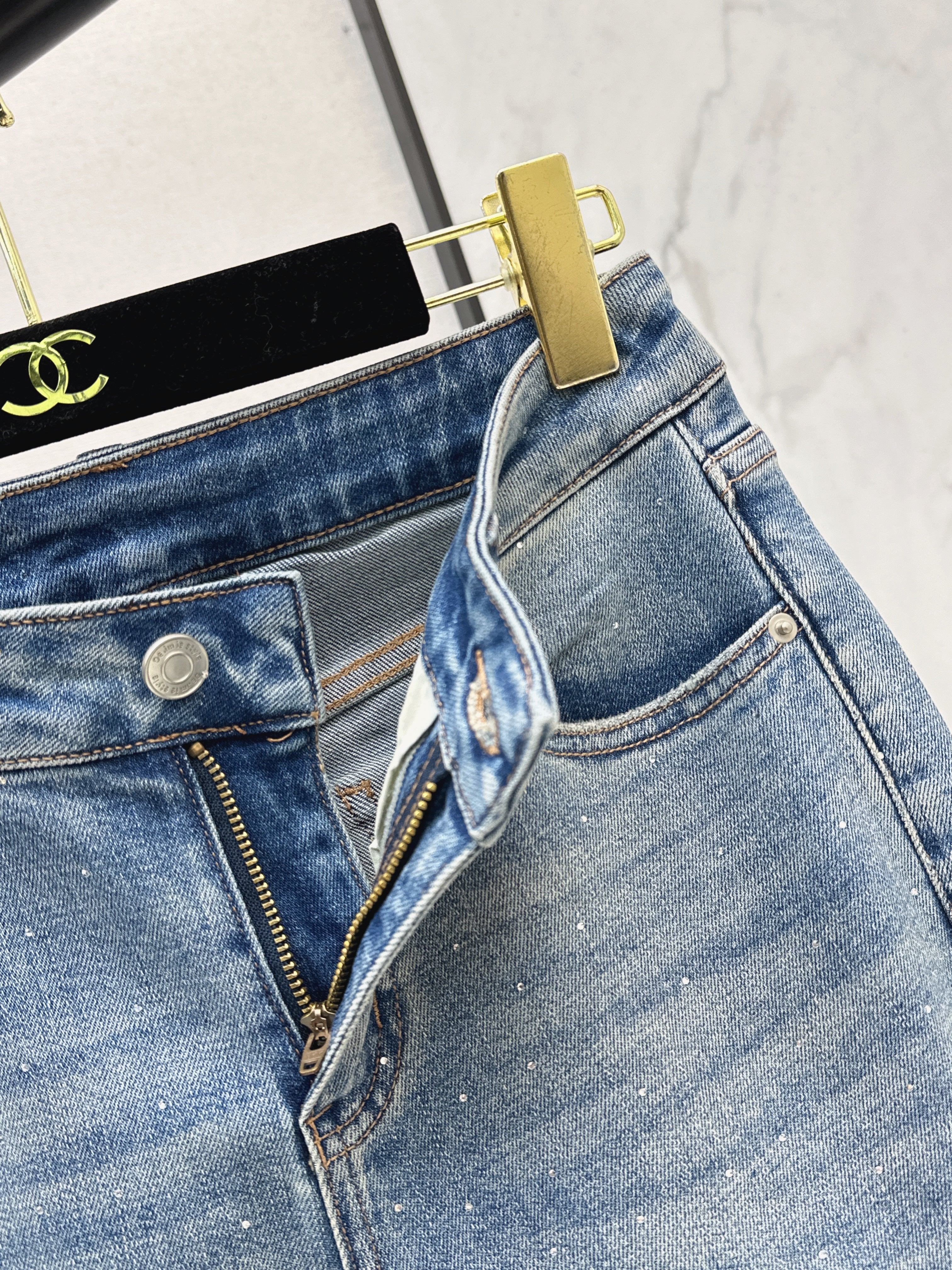 26NEW Double-sided Rhinestone Flared Jeans