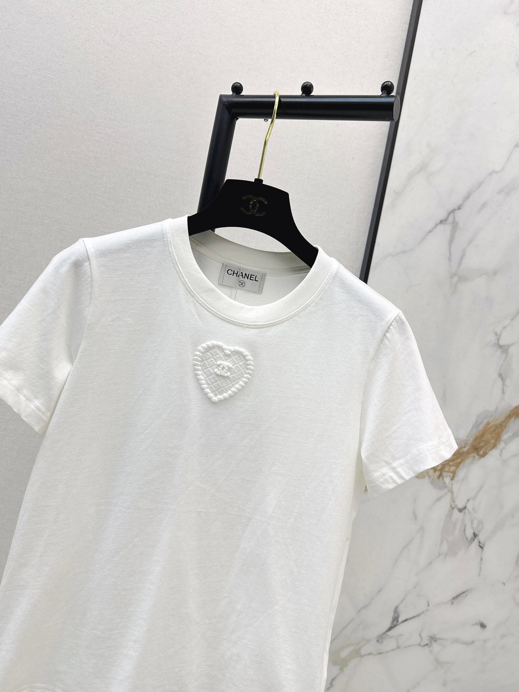 26NEW Embossed Pattern Short-Sleeve T-Shirt