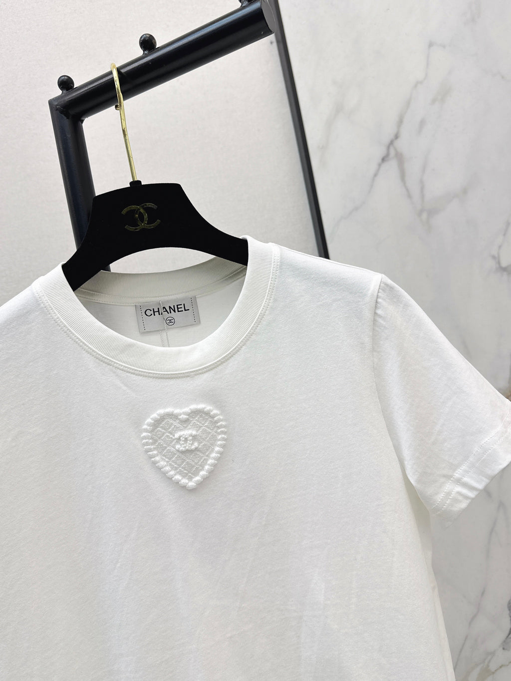 26NEW Embossed Pattern Short-Sleeve T-Shirt