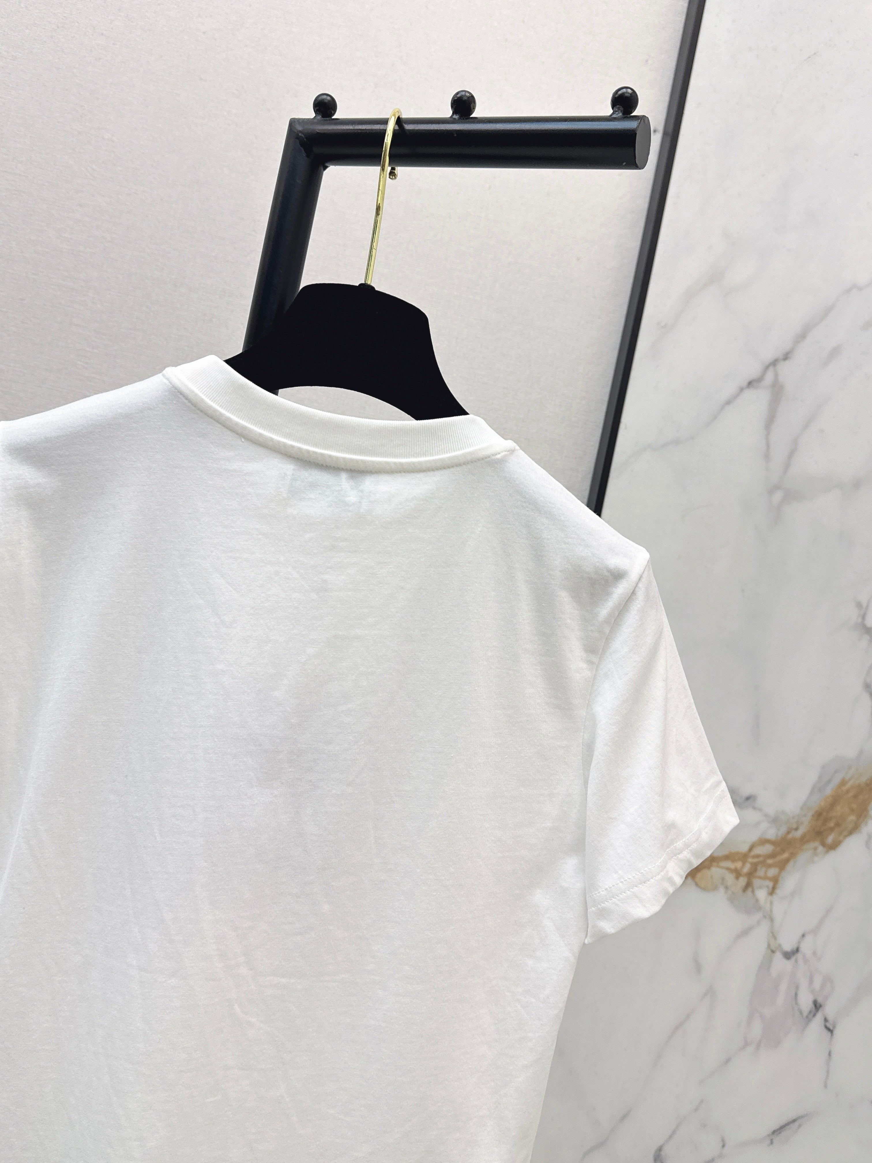26NEW Embossed Pattern Short-Sleeve T-Shirt