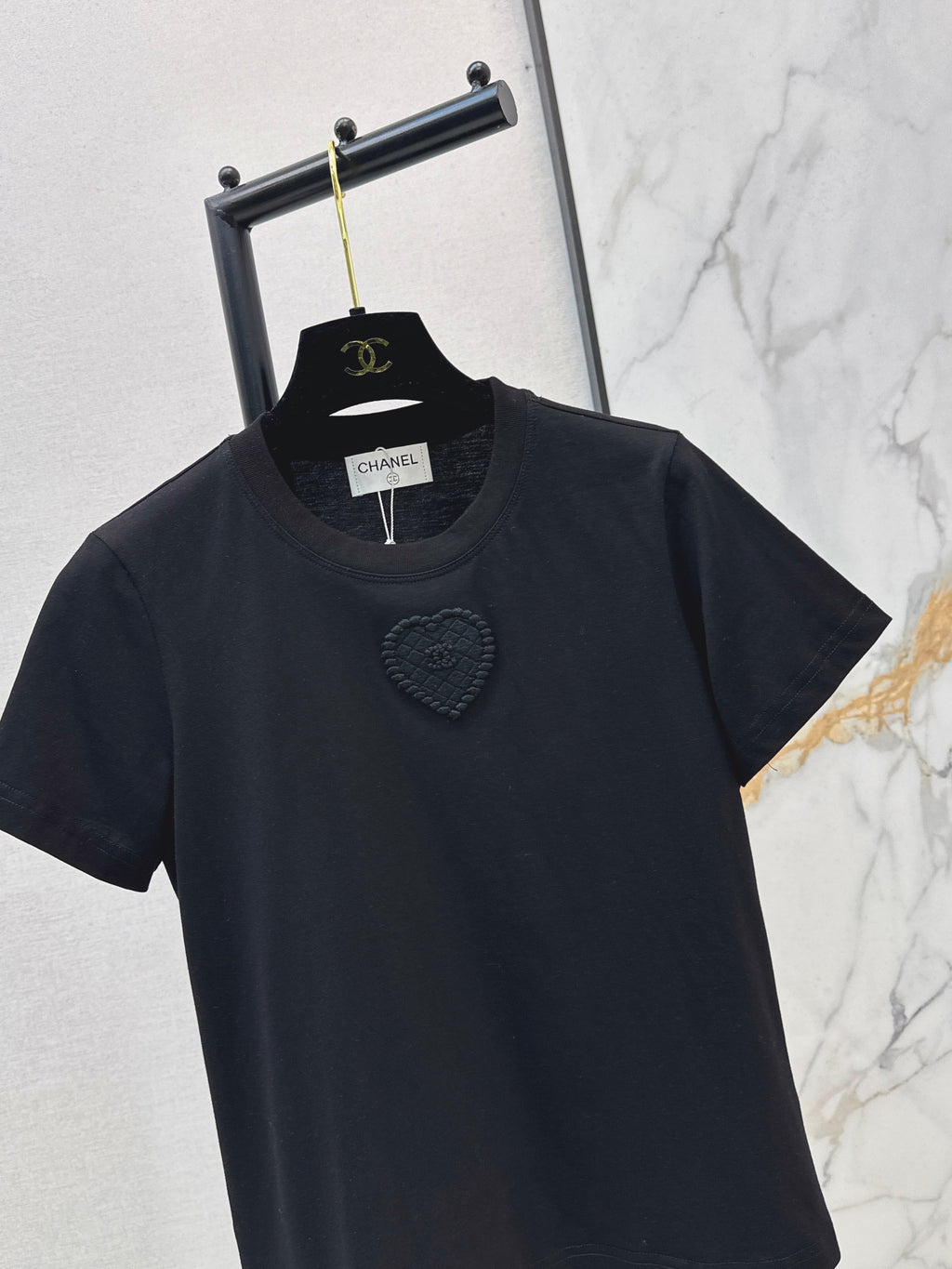 26NEW Embossed Pattern Short-Sleeve T-Shirt