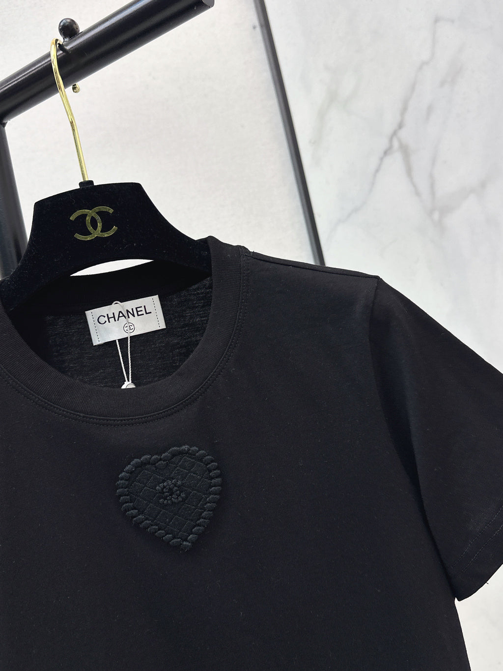 26NEW Embossed Pattern Short-Sleeve T-Shirt