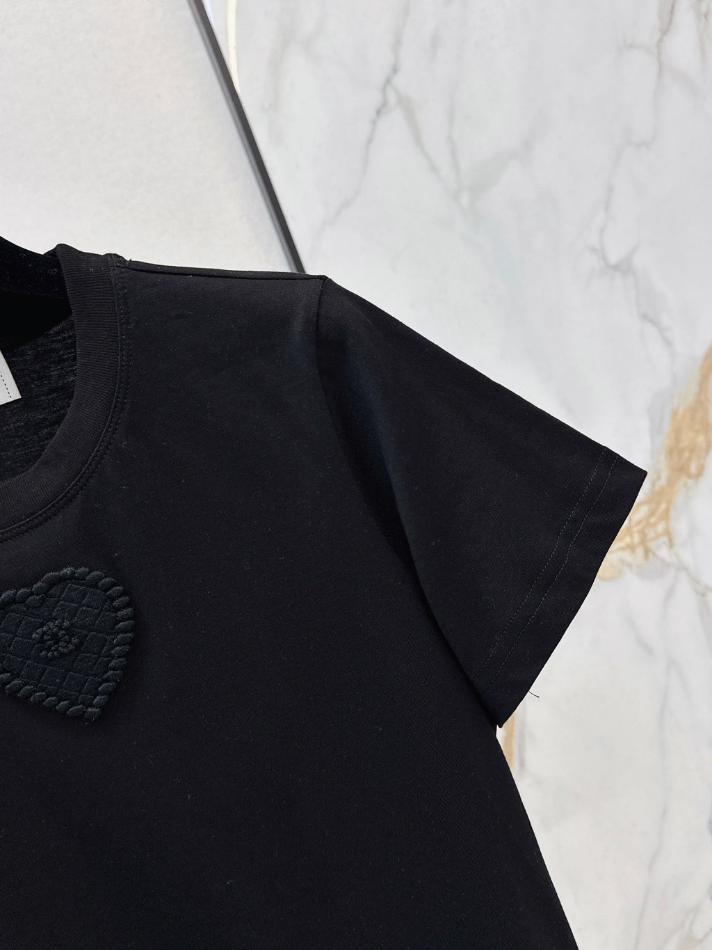 26NEW Embossed Pattern Short-Sleeve T-Shirt