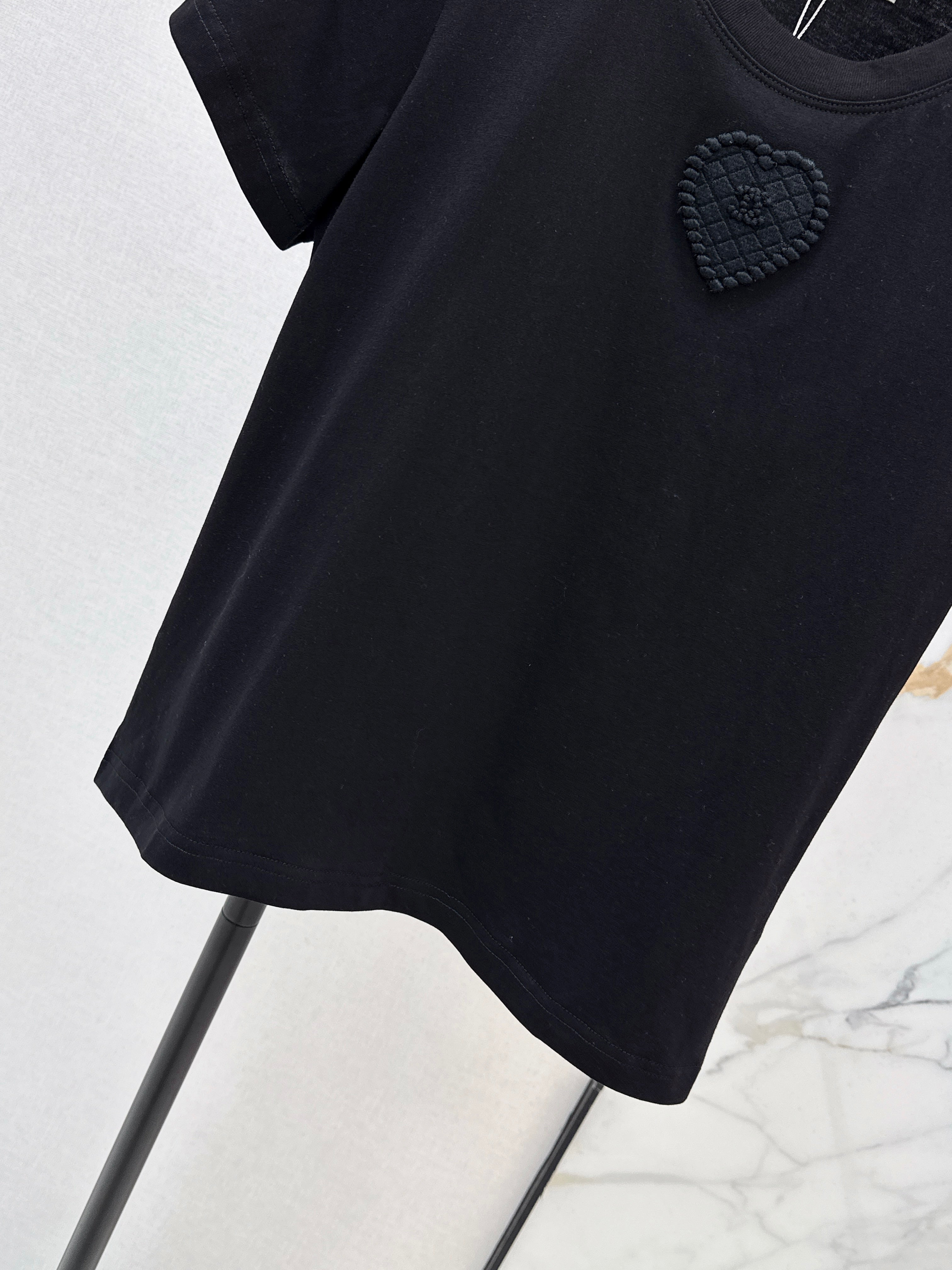 26NEW Embossed Pattern Short-Sleeve T-Shirt