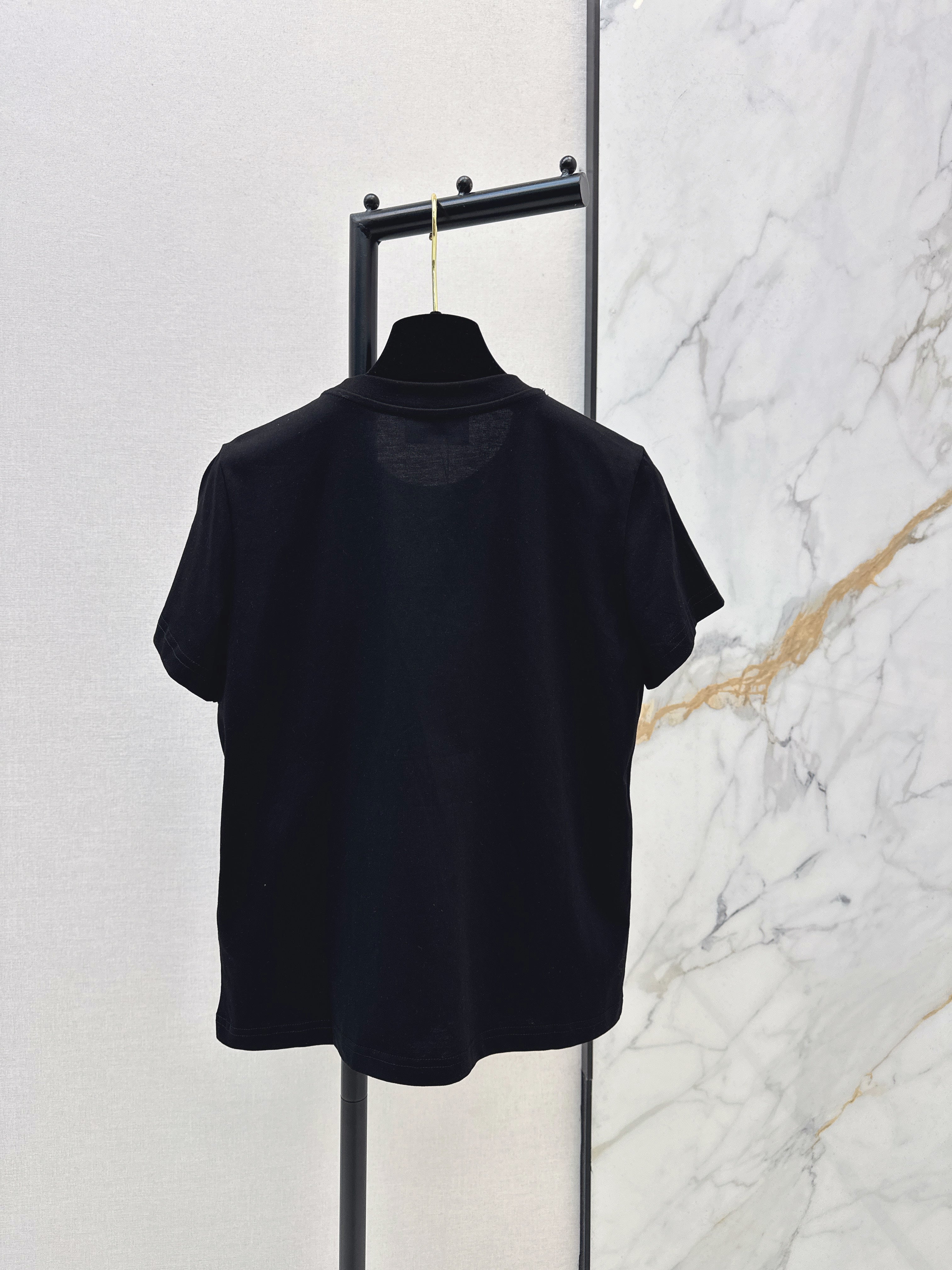 26NEW Embossed Pattern Short-Sleeve T-Shirt