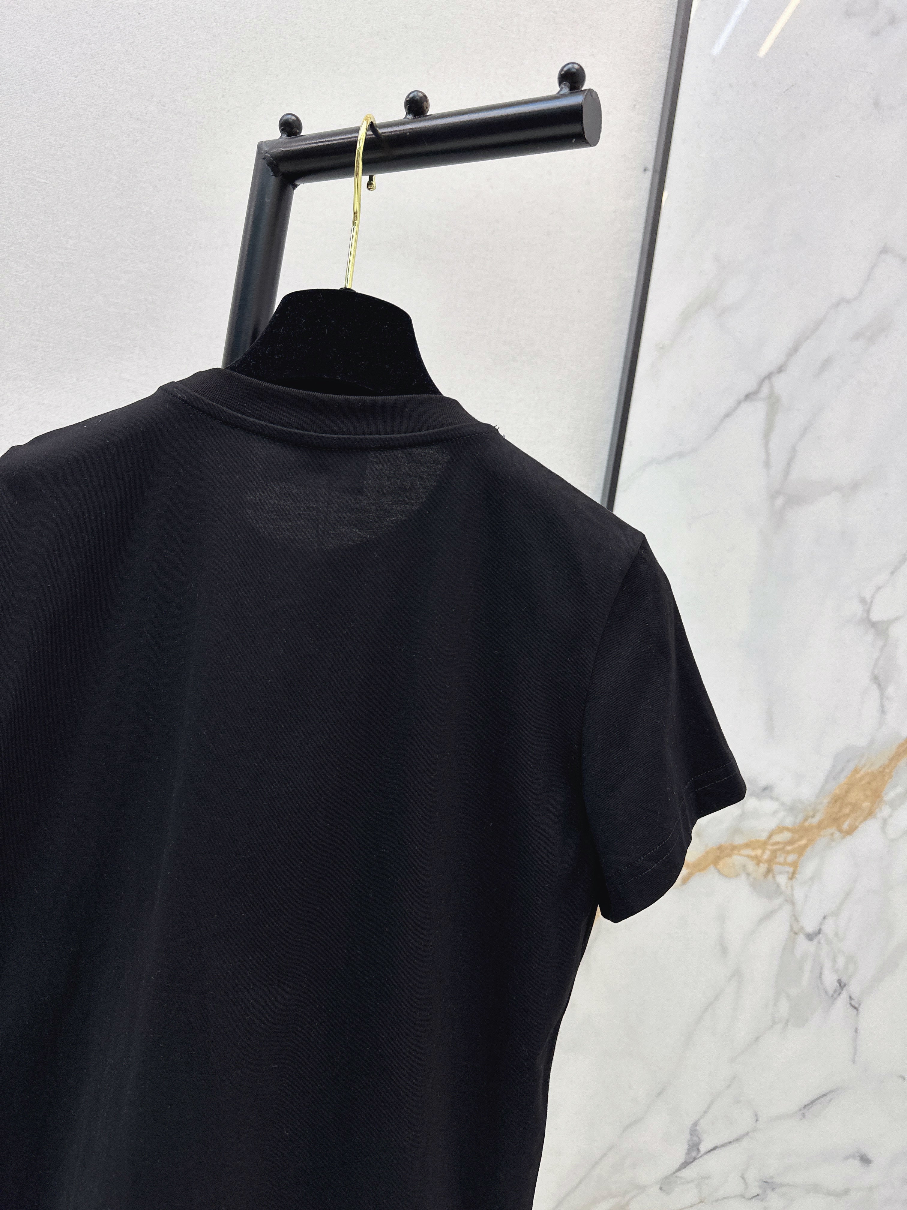 26NEW Embossed Pattern Short-Sleeve T-Shirt