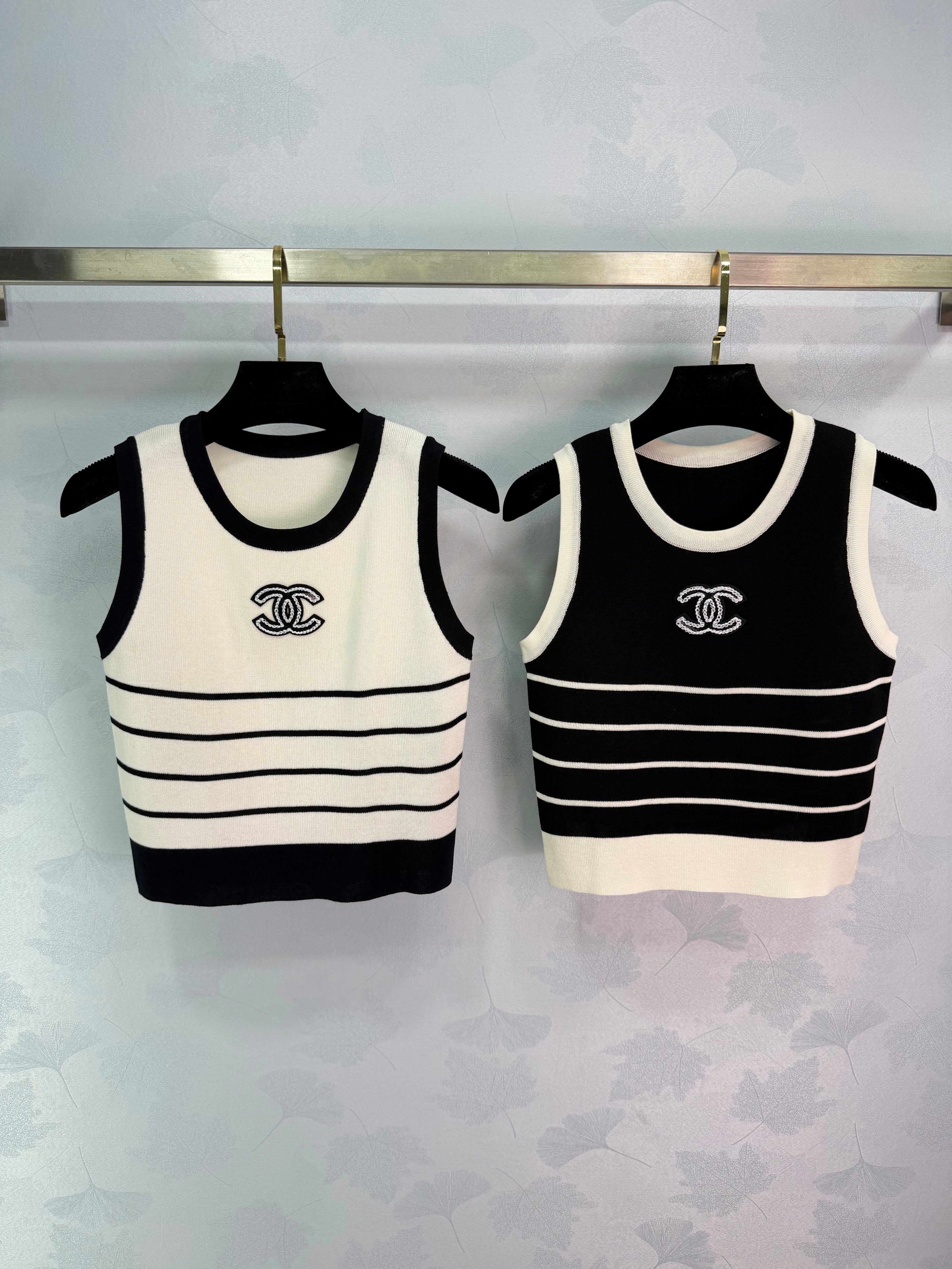 26NEW Striped Knit Vest