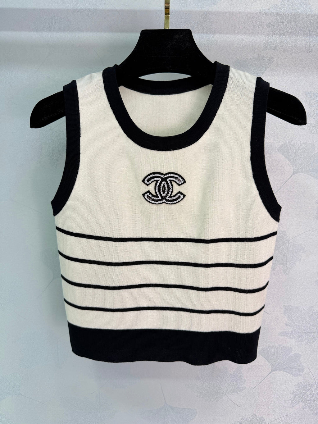 26NEW Striped Knit Vest