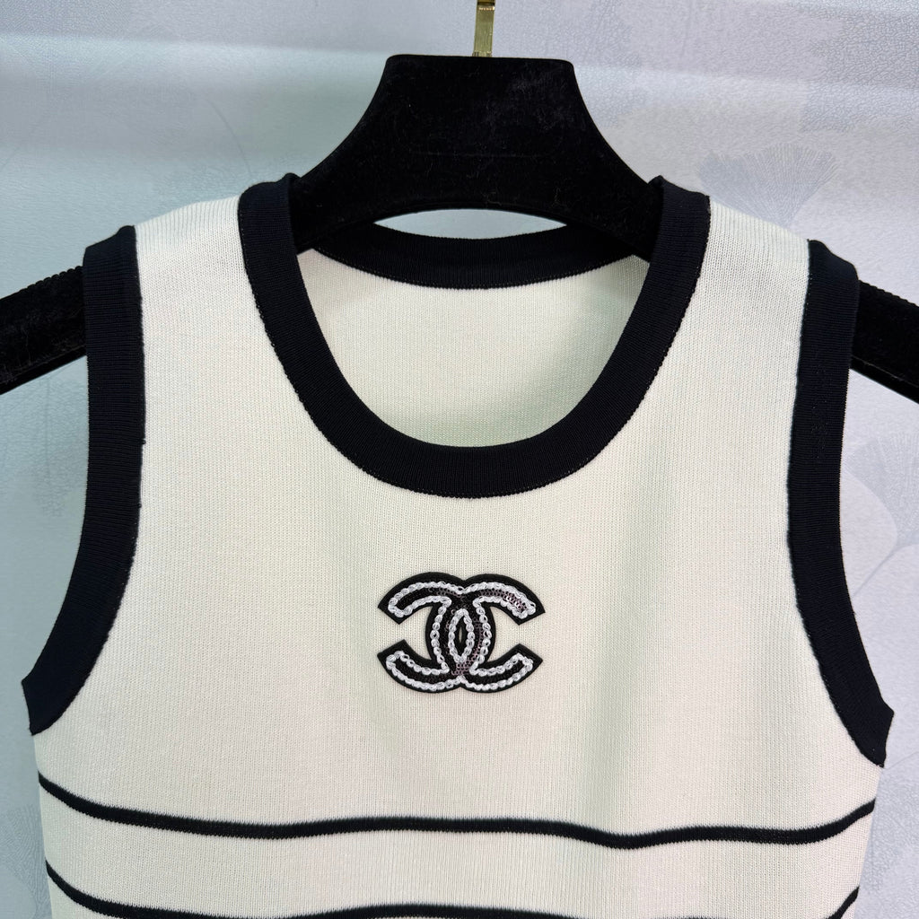 26NEW Striped Knit Vest