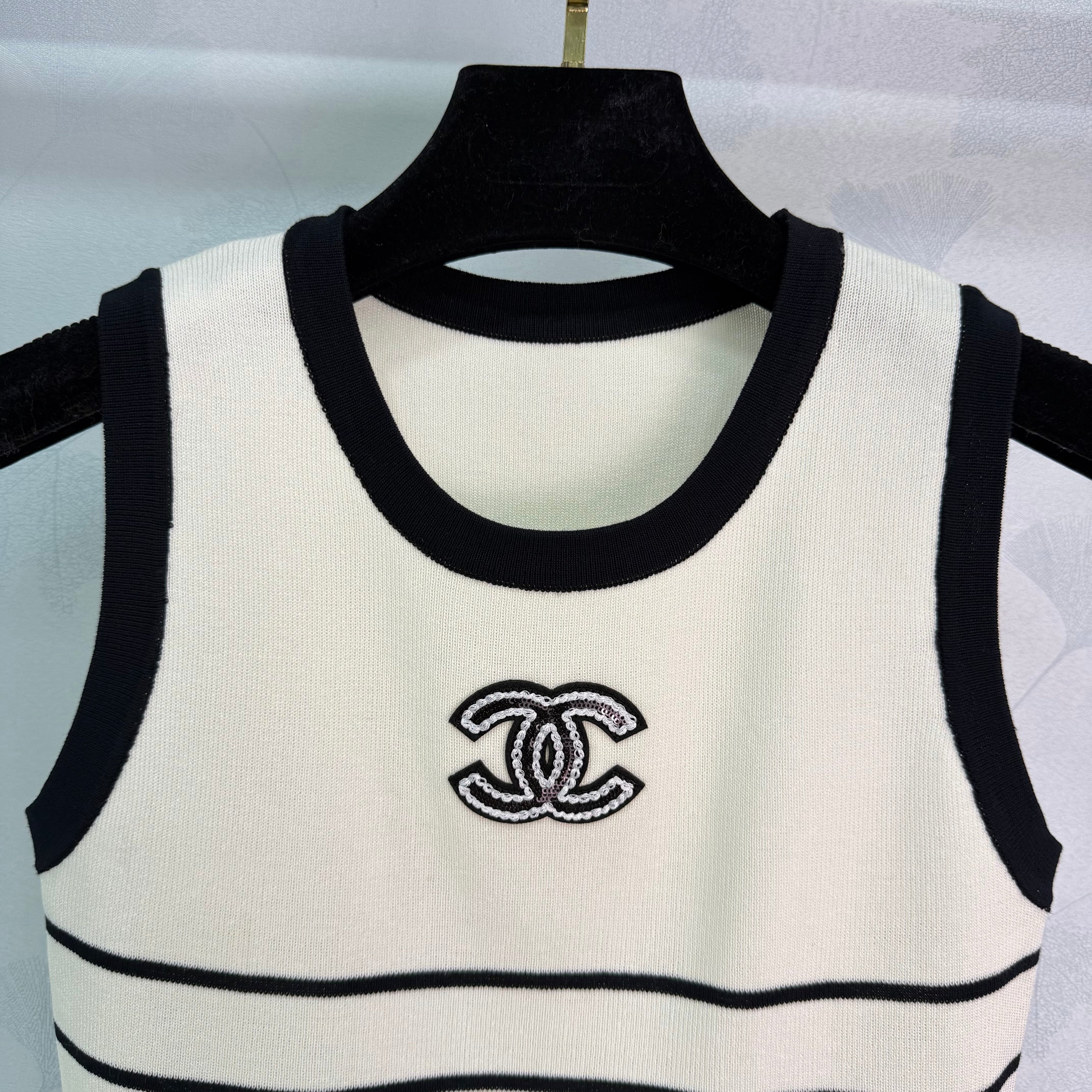 26NEW Striped Knit Vest