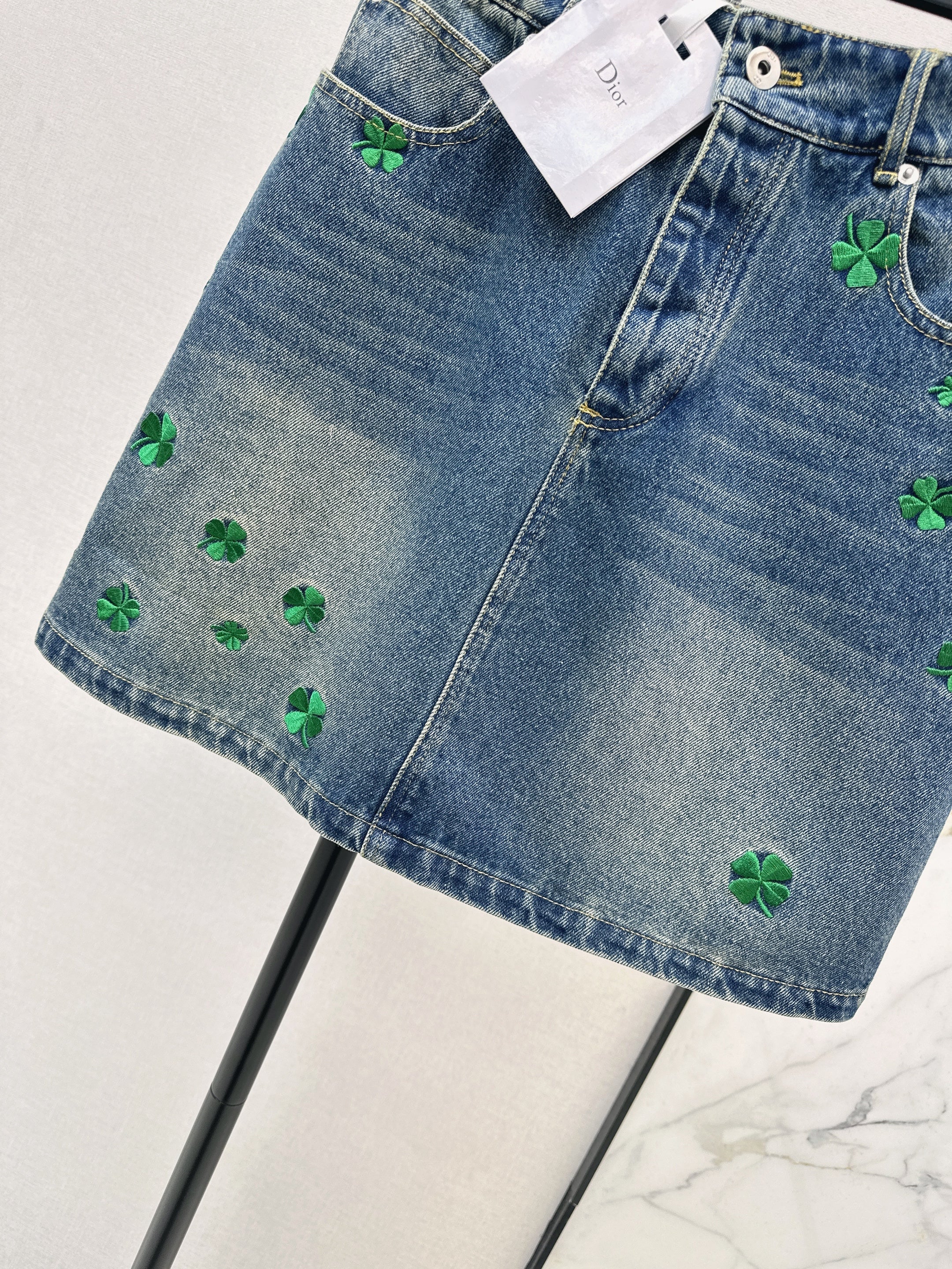 26NEW four-leaf clover embroidered denim midi skirt