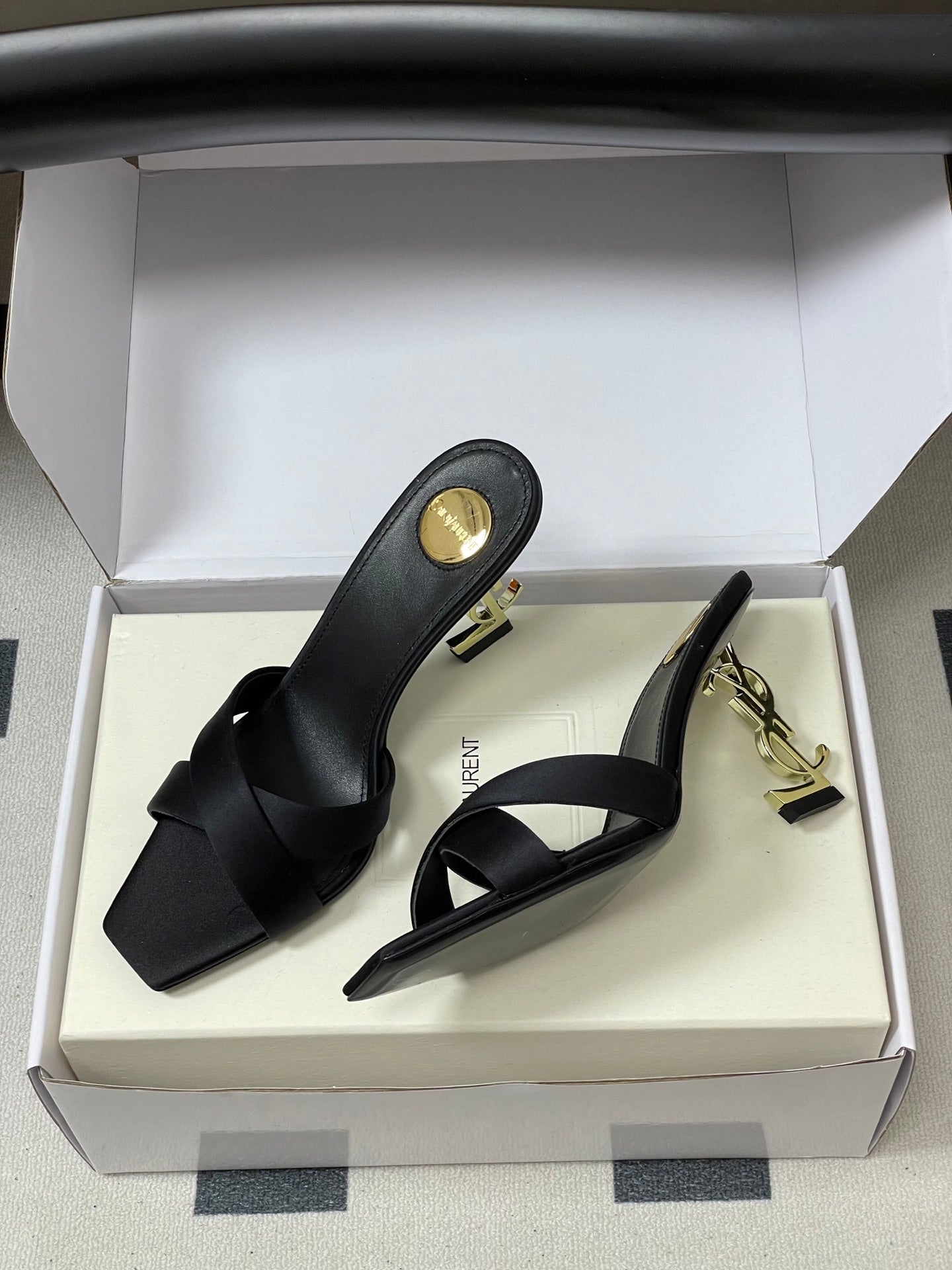 2026 Spring/Summer New Square Toe Cross Strap High-Heeled Sandals