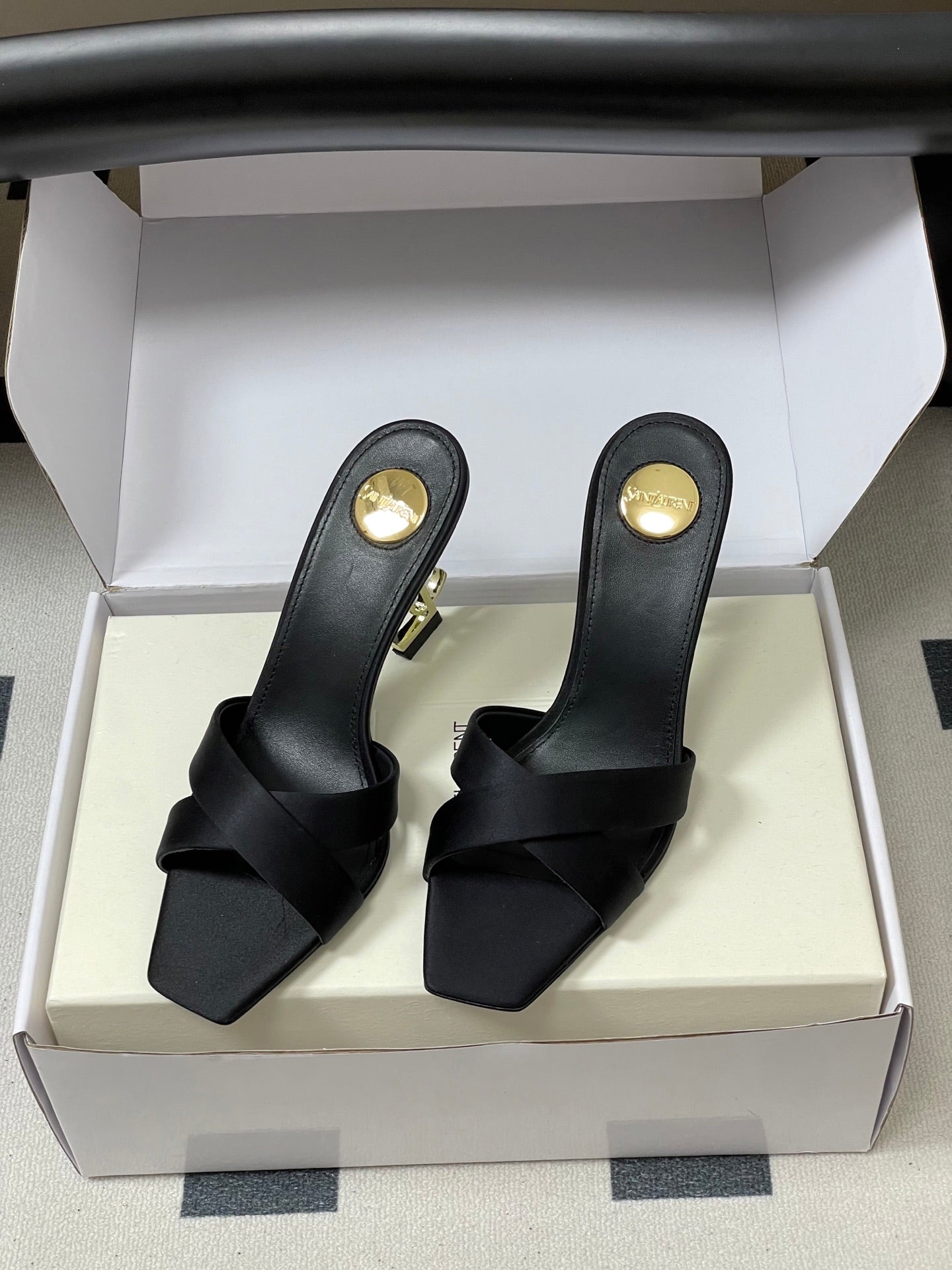 2026 Spring/Summer New Square Toe Cross Strap High-Heeled Sandals