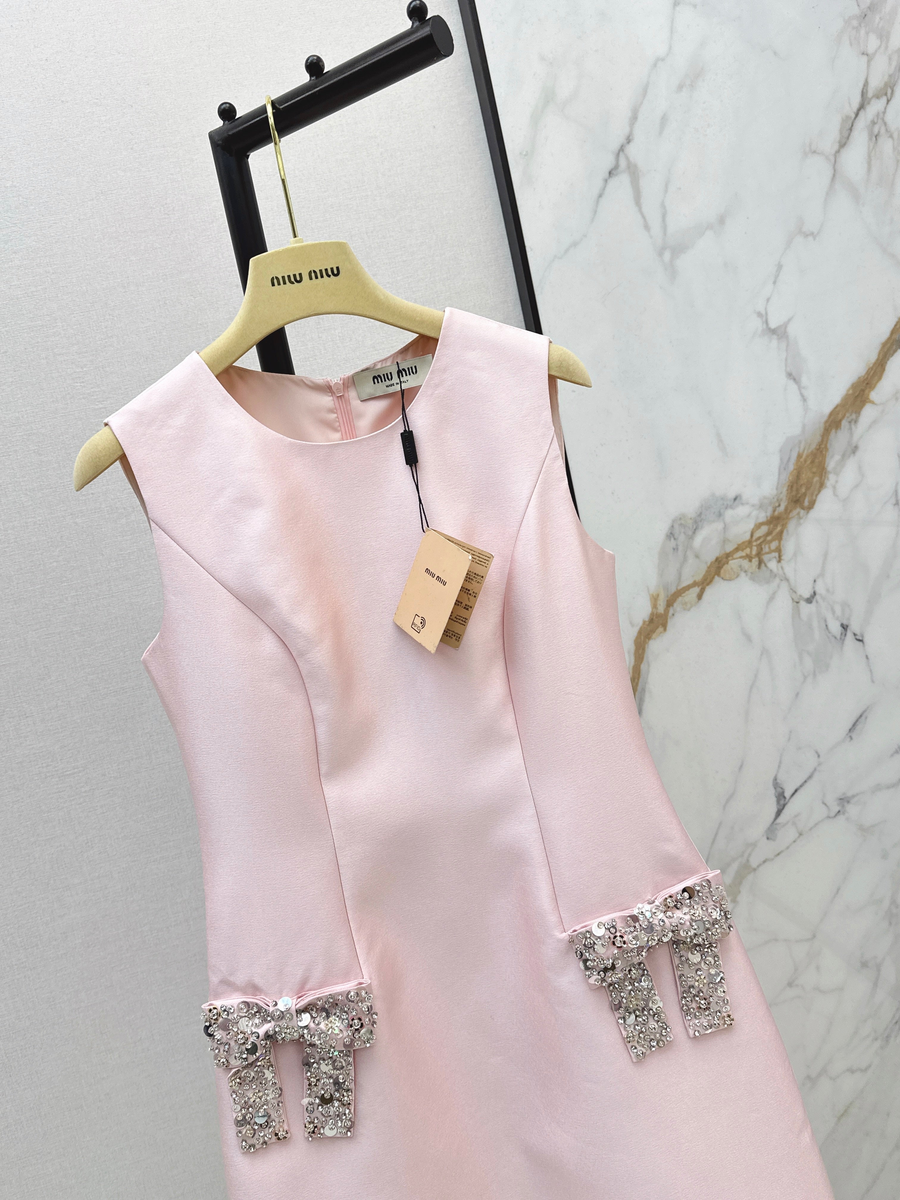 26SS Rhinestone Bow Sleeveless Dress