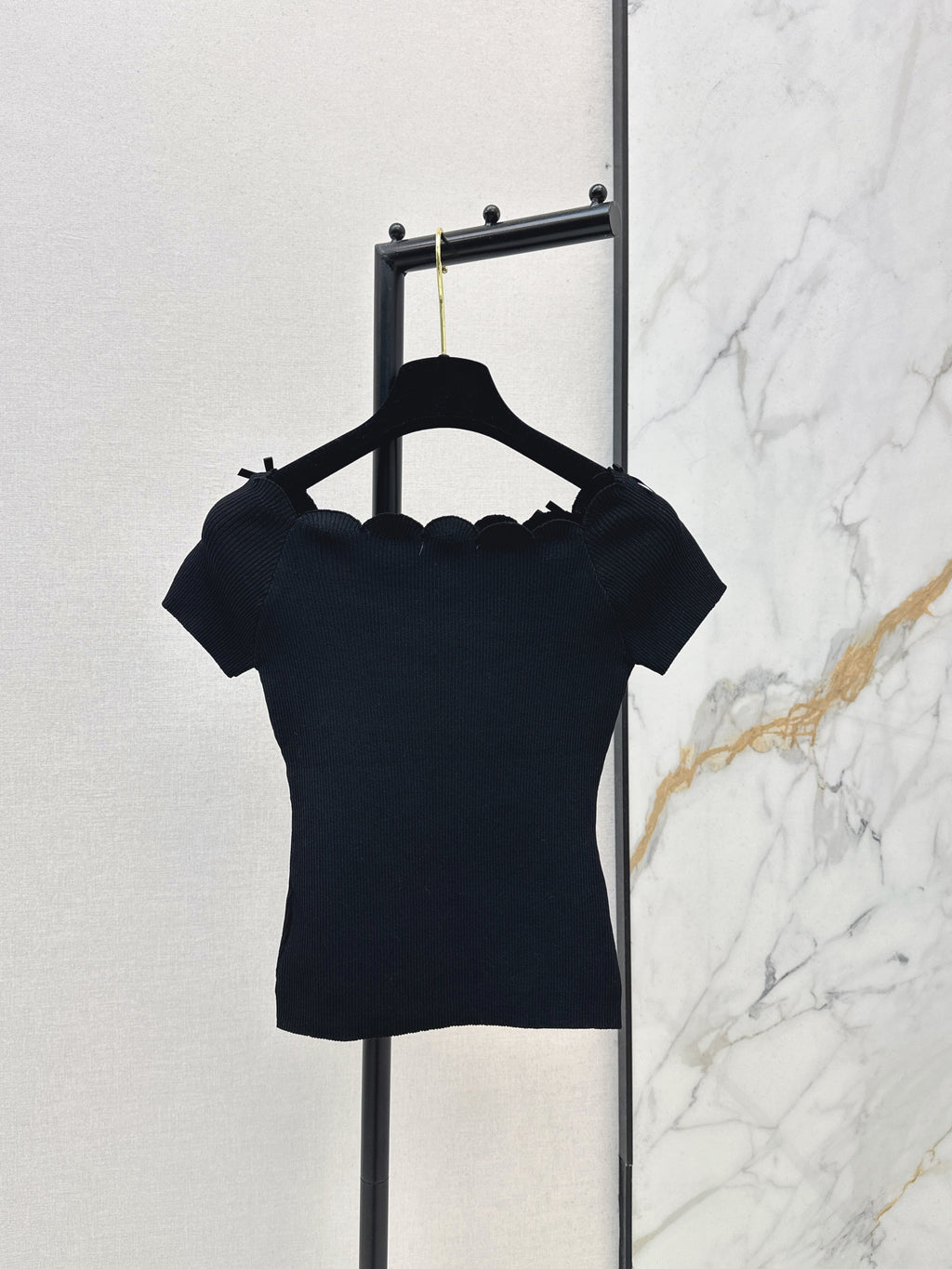 26SS New Hardware-Decorated Off-Shoulder Short-Sleeve Knit Top