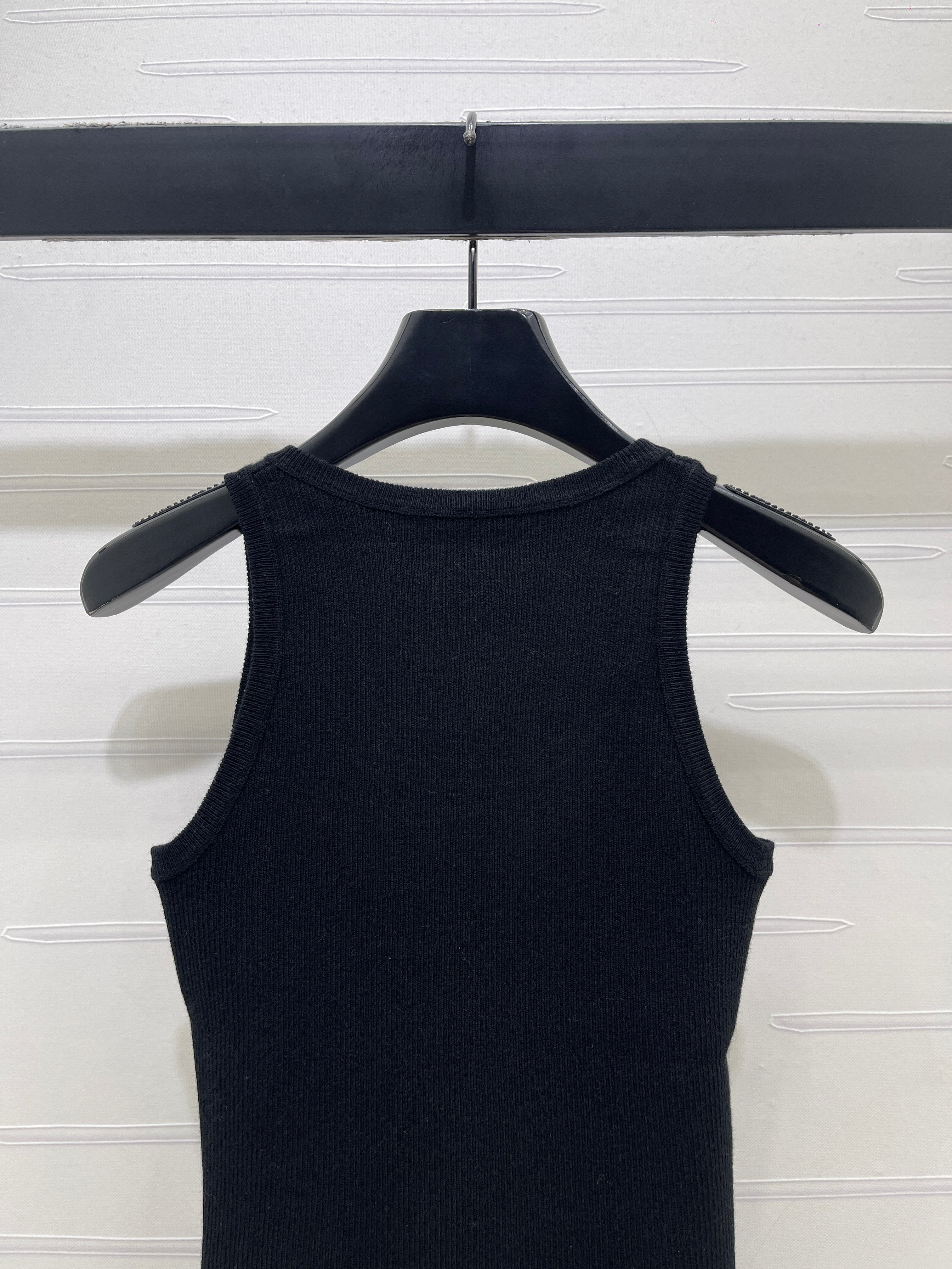 26NEW U-neck knitted vest