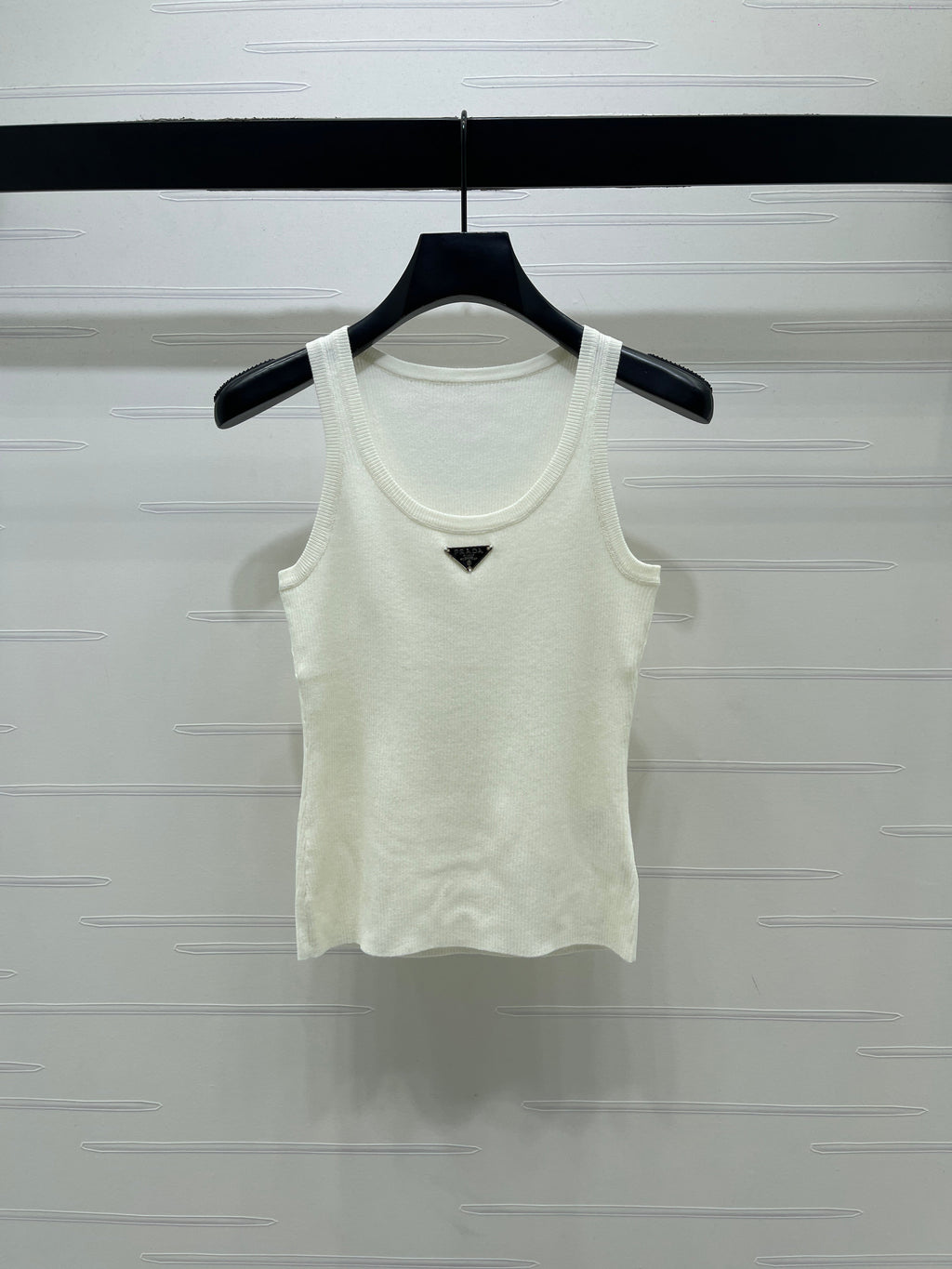 26NEW U-neck knitted vest