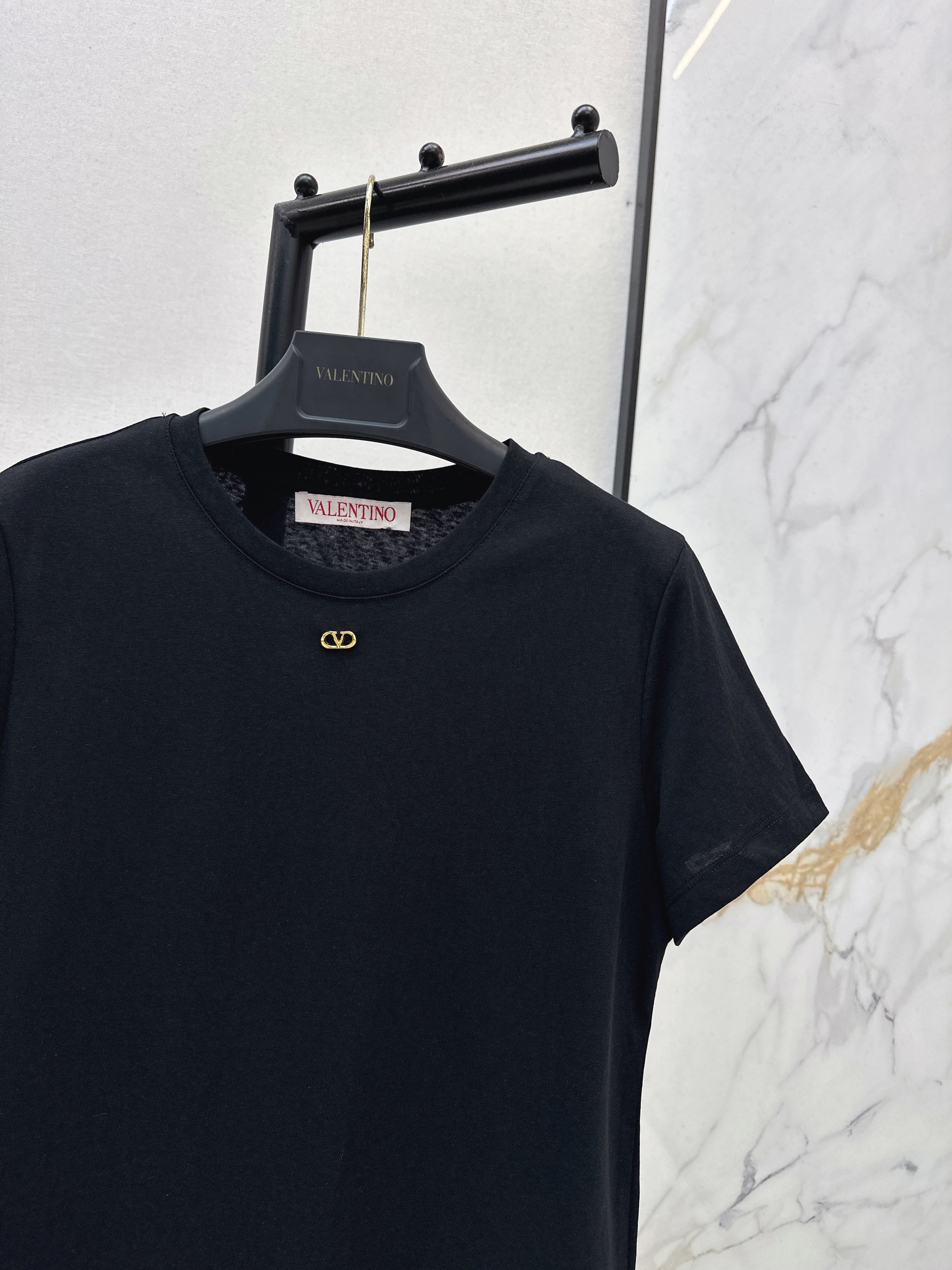 26SS New Light Luxury Style Metal Buckle Crew Neck T-Shirt
