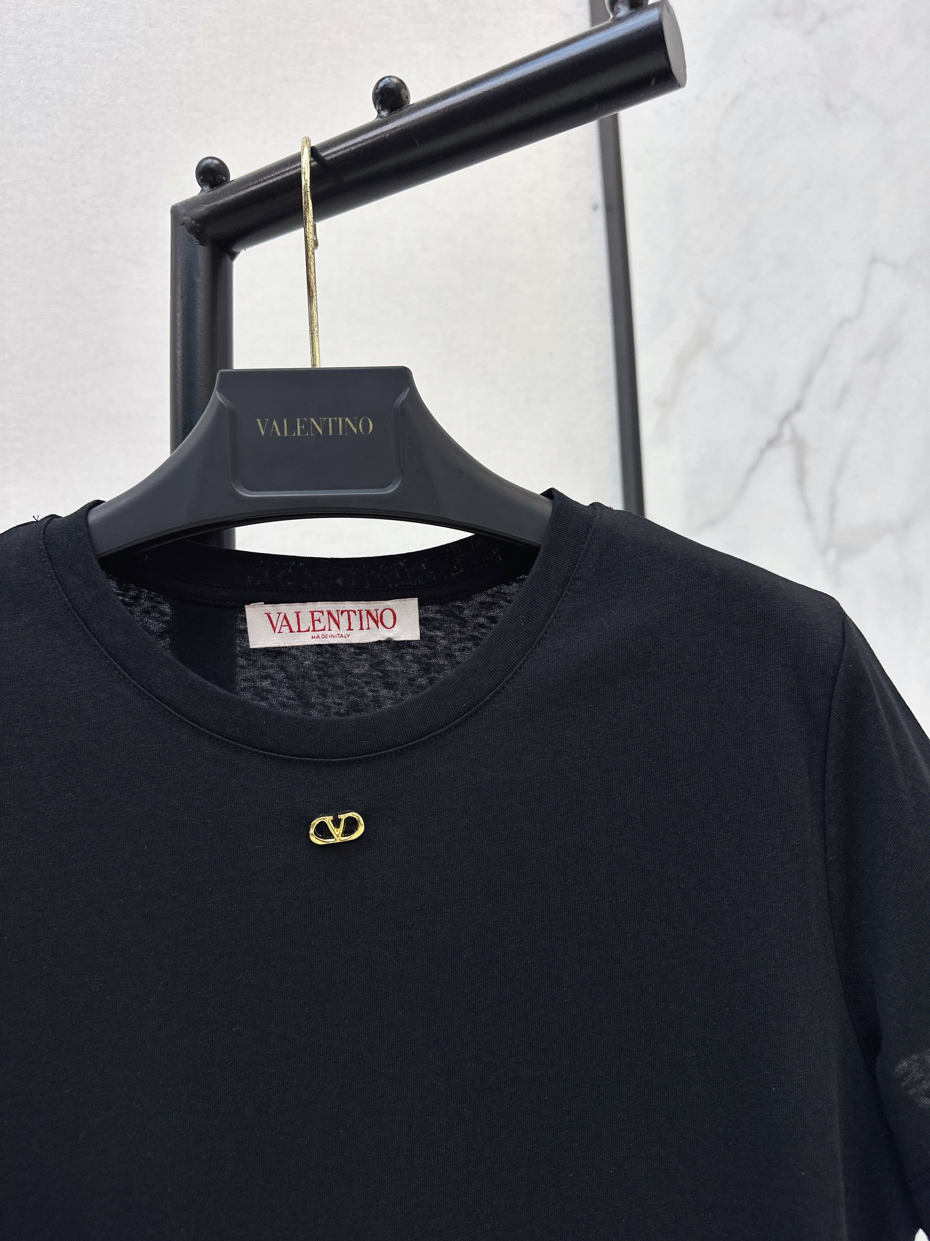 26SS New Light Luxury Style Metal Buckle Crew Neck T-Shirt