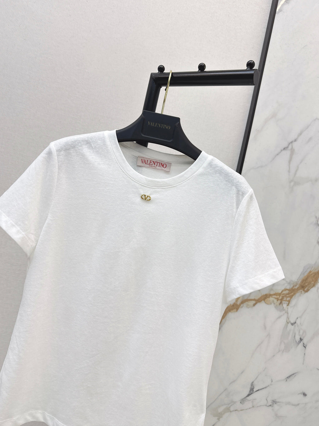 26SS New Light Luxury Style Metal Buckle Crew Neck T-Shirt