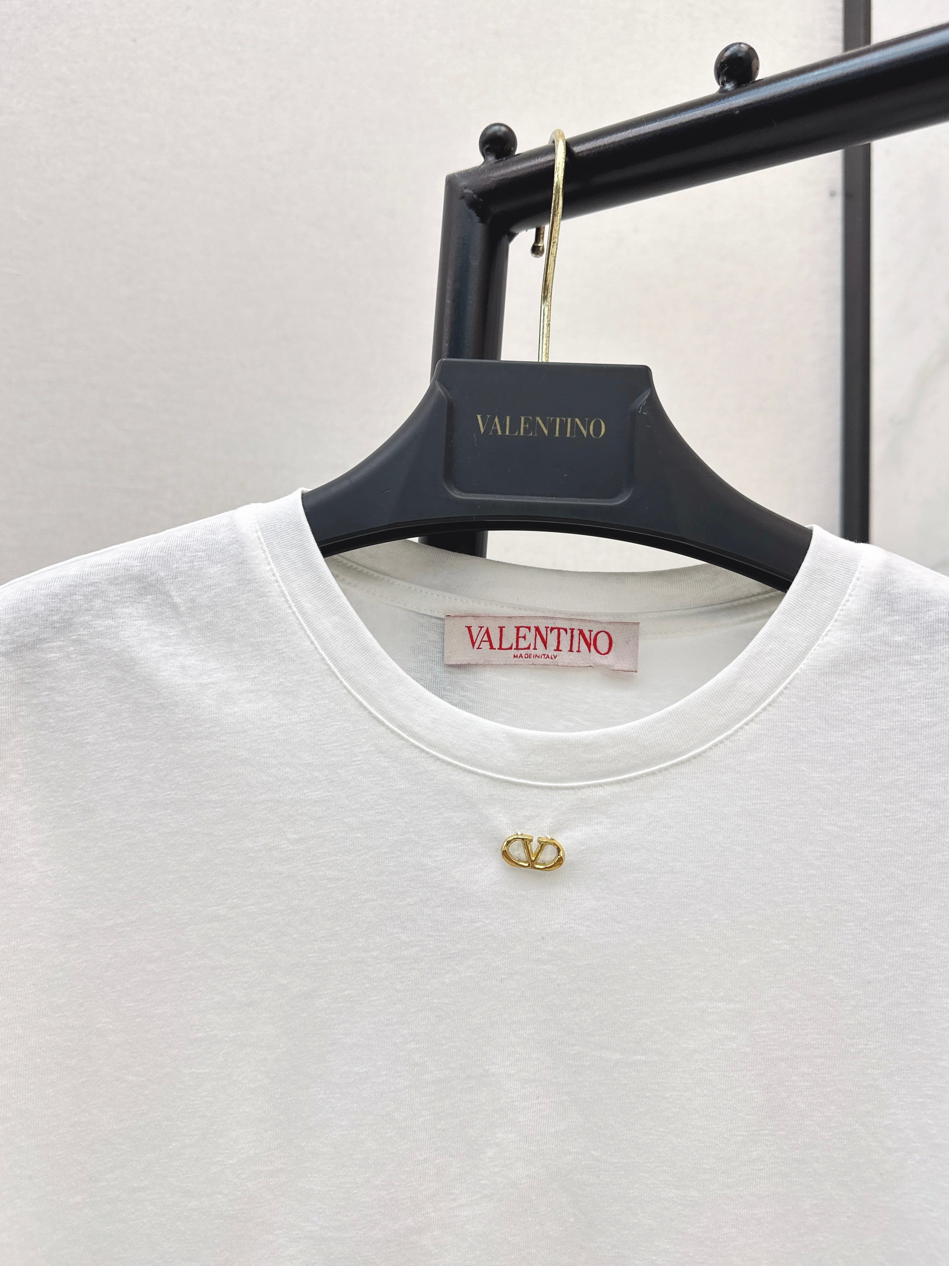 26SS New Light Luxury Style Metal Buckle Crew Neck T-Shirt
