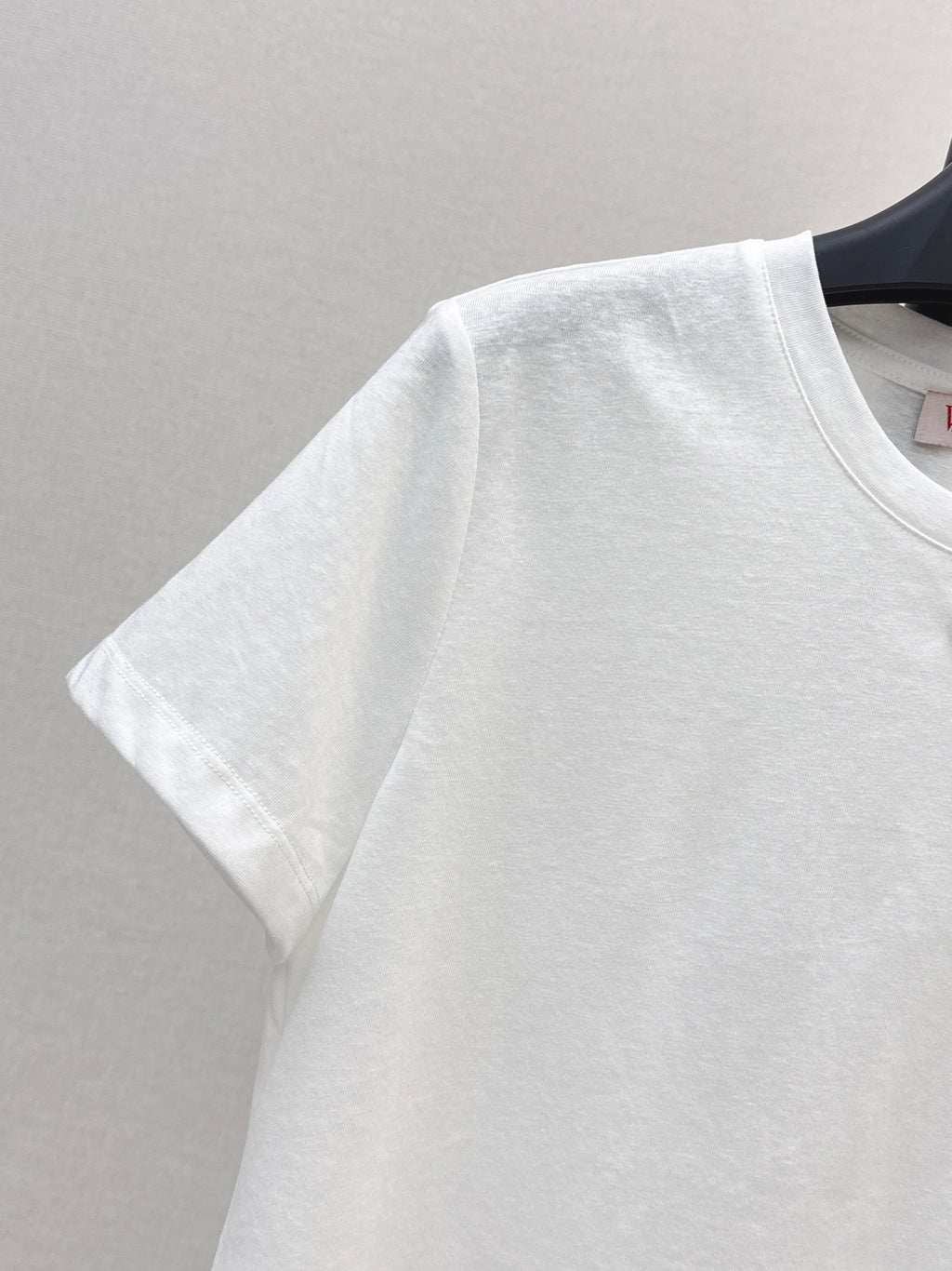 26SS New Light Luxury Style Metal Buckle Crew Neck T-Shirt