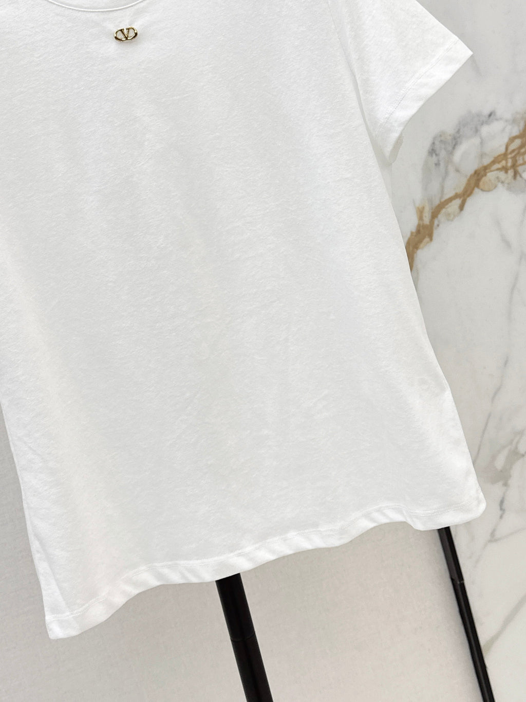 26SS New Light Luxury Style Metal Buckle Crew Neck T-Shirt