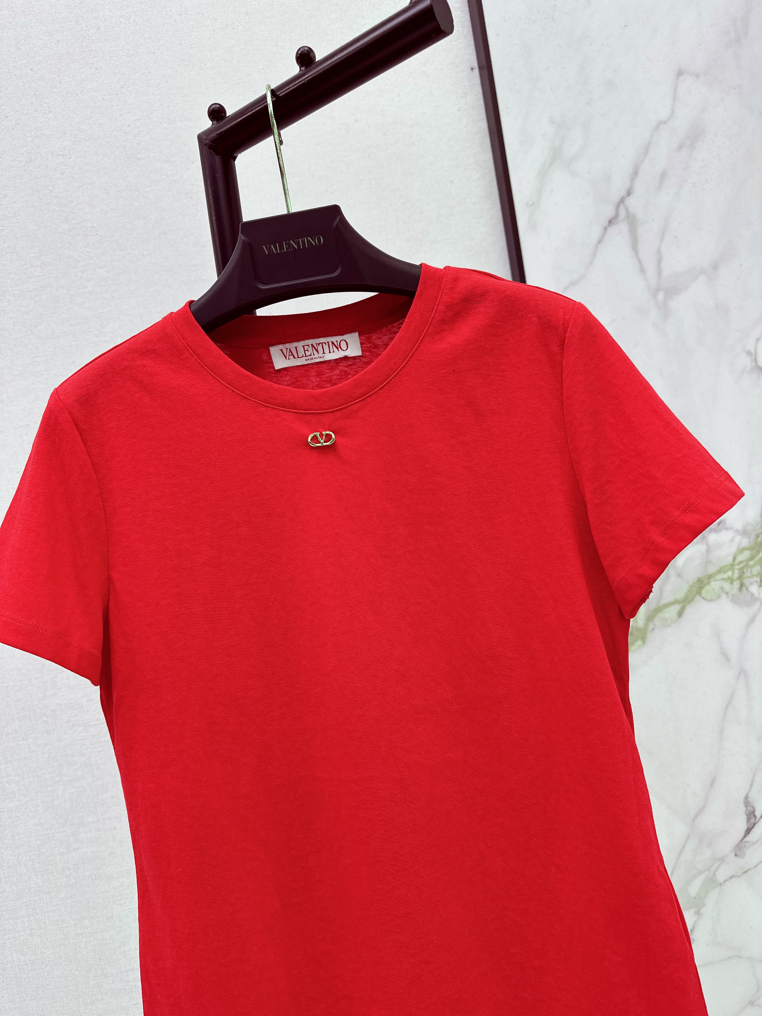 26SS New Light Luxury Style Metal Buckle Crew Neck T-Shirt