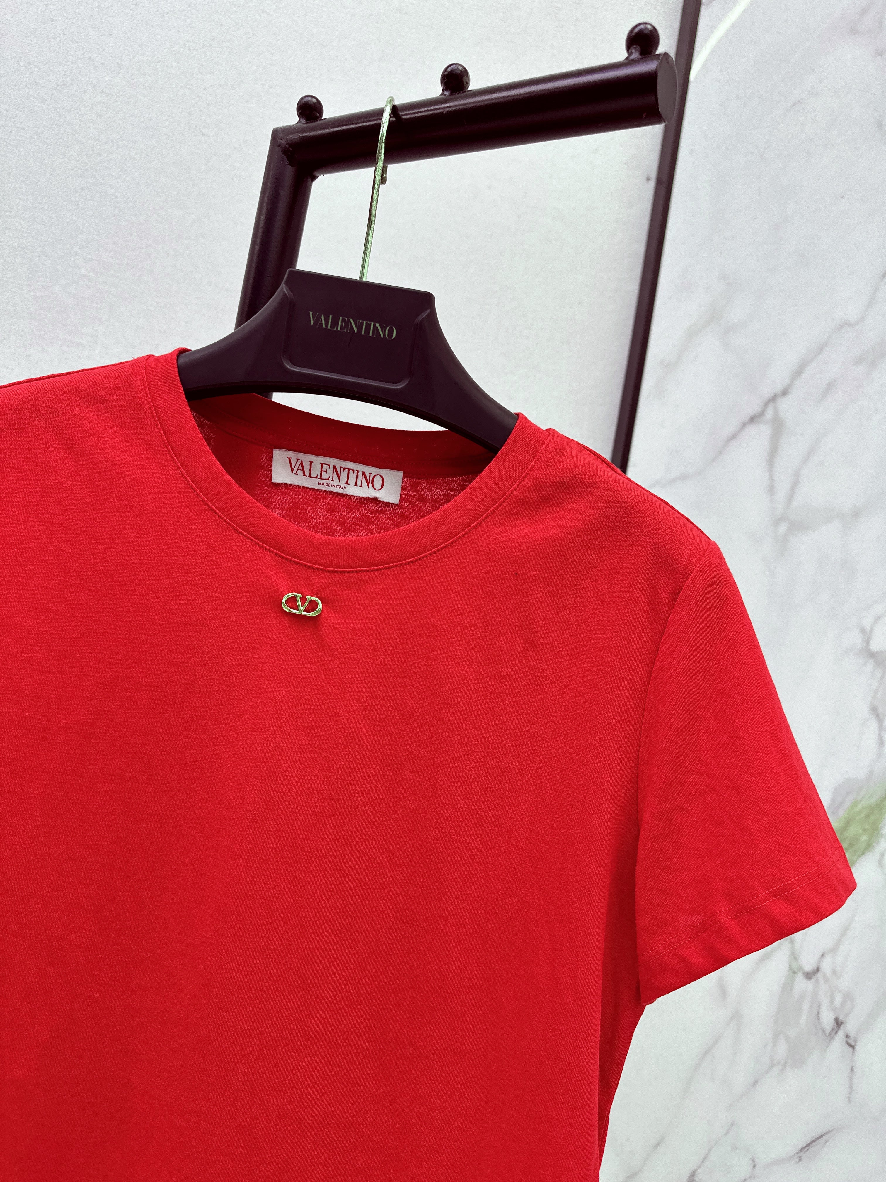 26SS New Light Luxury Style Metal Buckle Crew Neck T-Shirt