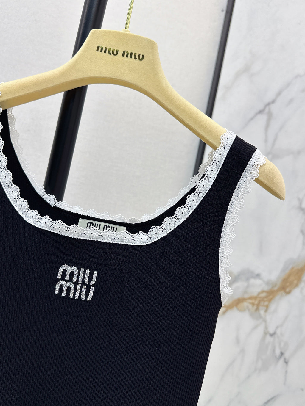 26SS New Lace-Trimmed Knitted Vest