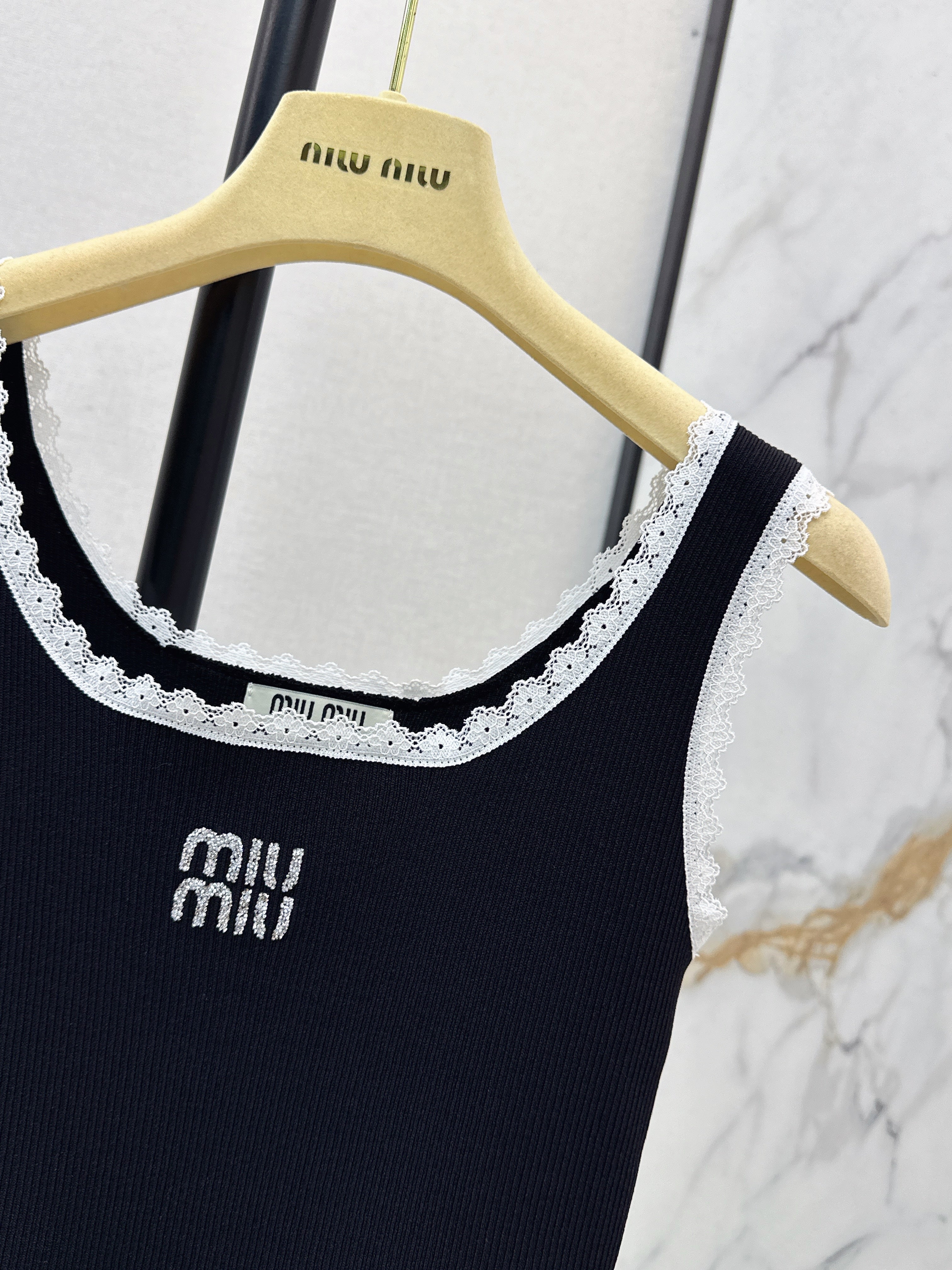 26SS New Lace-Trimmed Knitted Vest