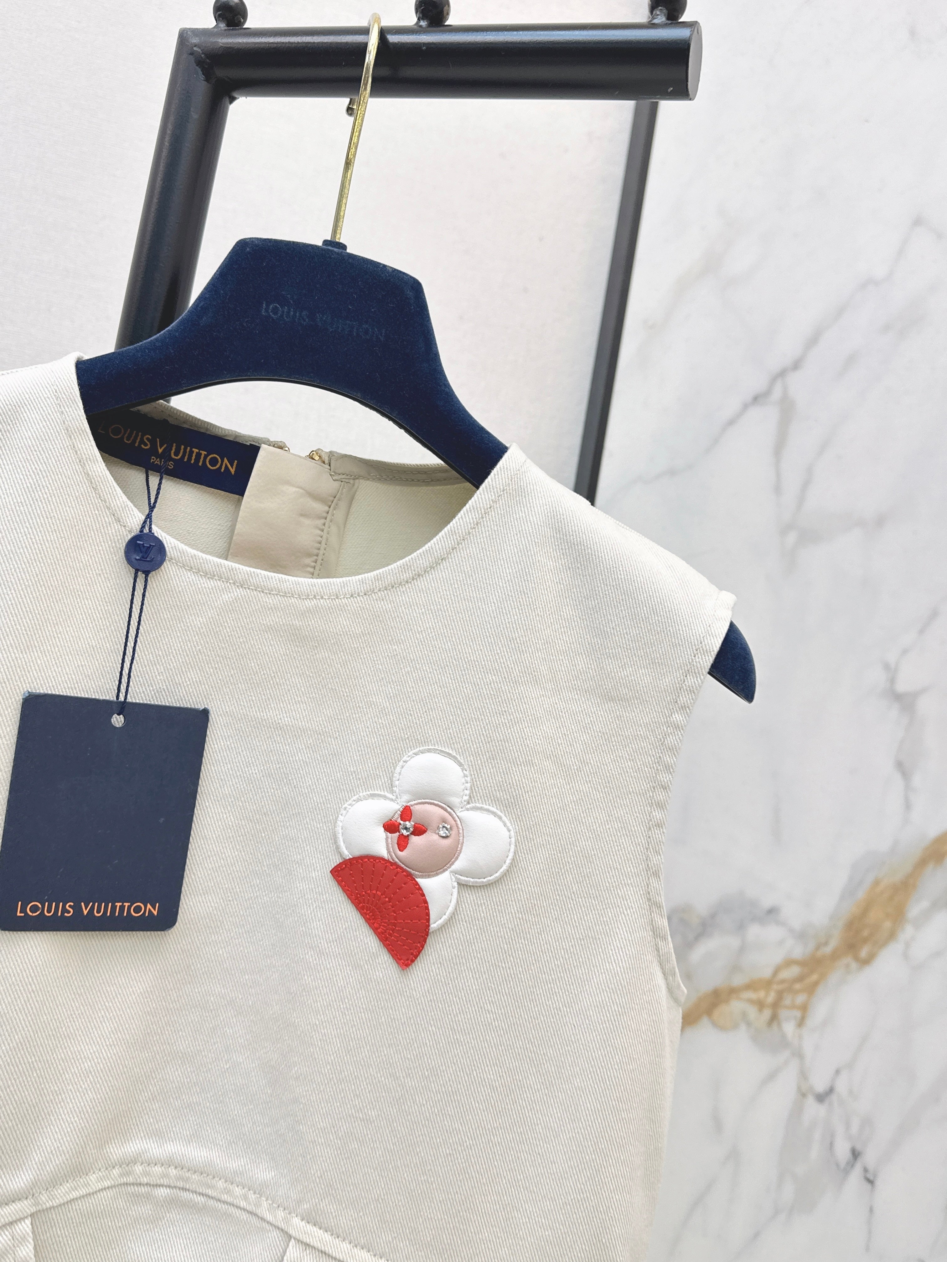 26SS Embroidered Sleeveless Dress
