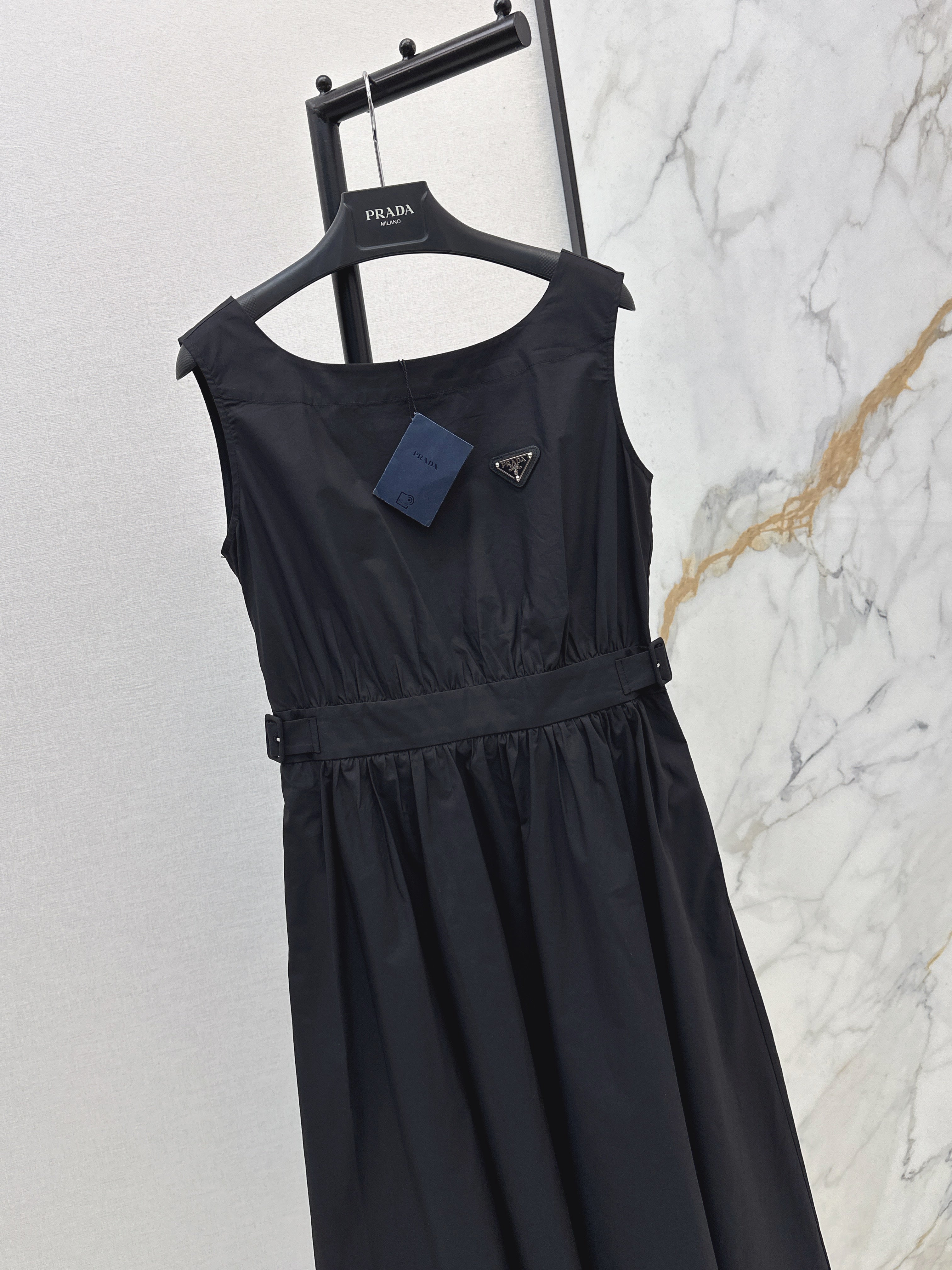 26SS New Spring/Summer Collection: Long Sleeveless Dress